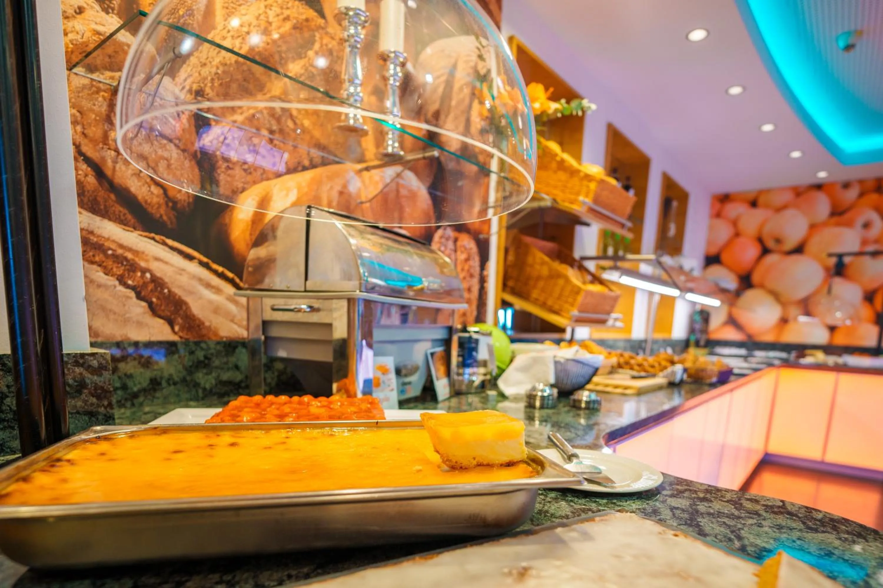 Breakfast in König Ludwig Design Hotel NEU Zimmer mit Sauna oder Whirlpool oder mehr