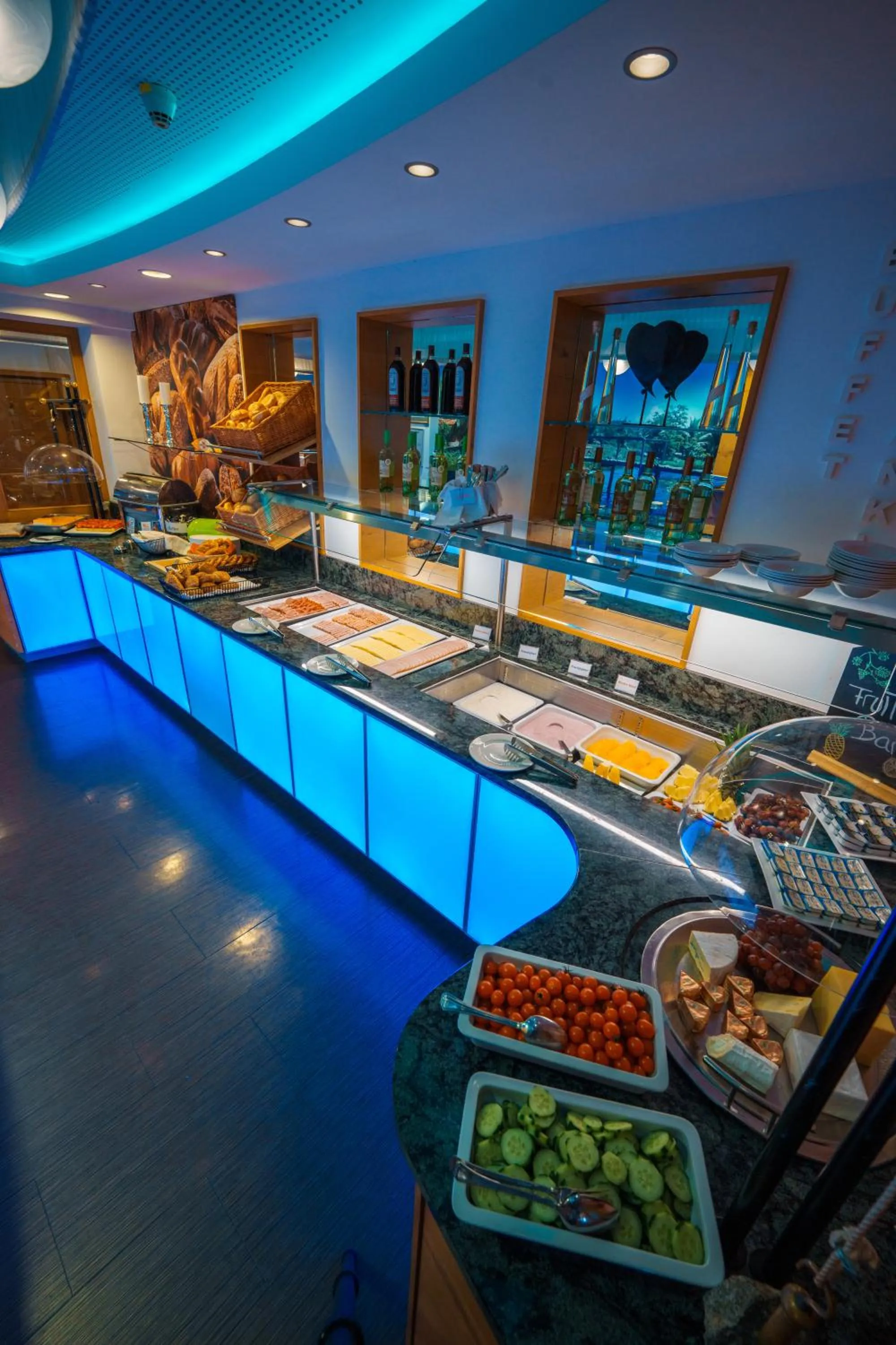 Buffet breakfast in König Ludwig Design Hotel NEU Zimmer mit Sauna oder Whirlpool oder mehr