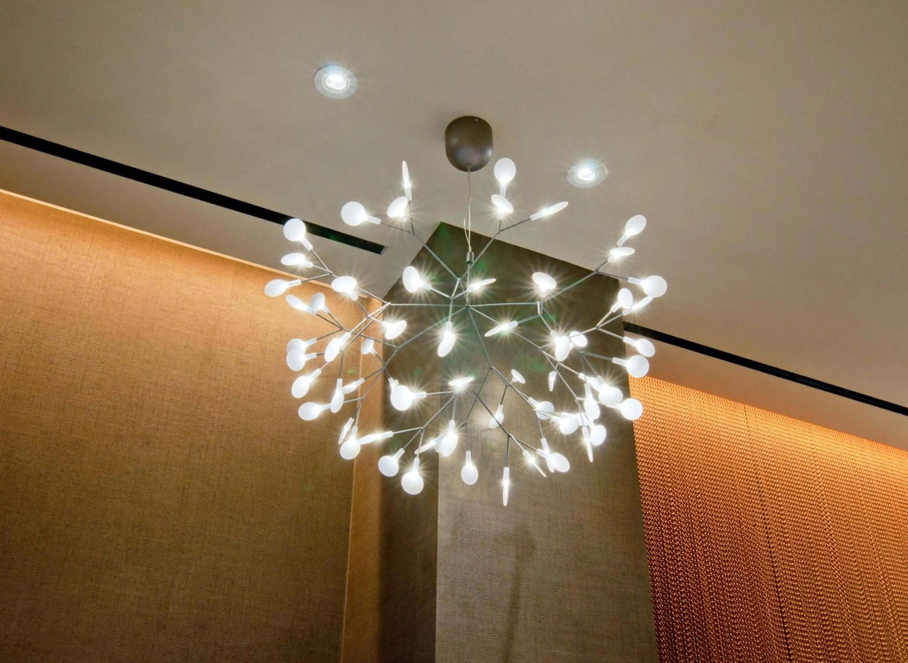 Lounge or bar in Loews Nashville Hotel at Vanderbilt Plaza