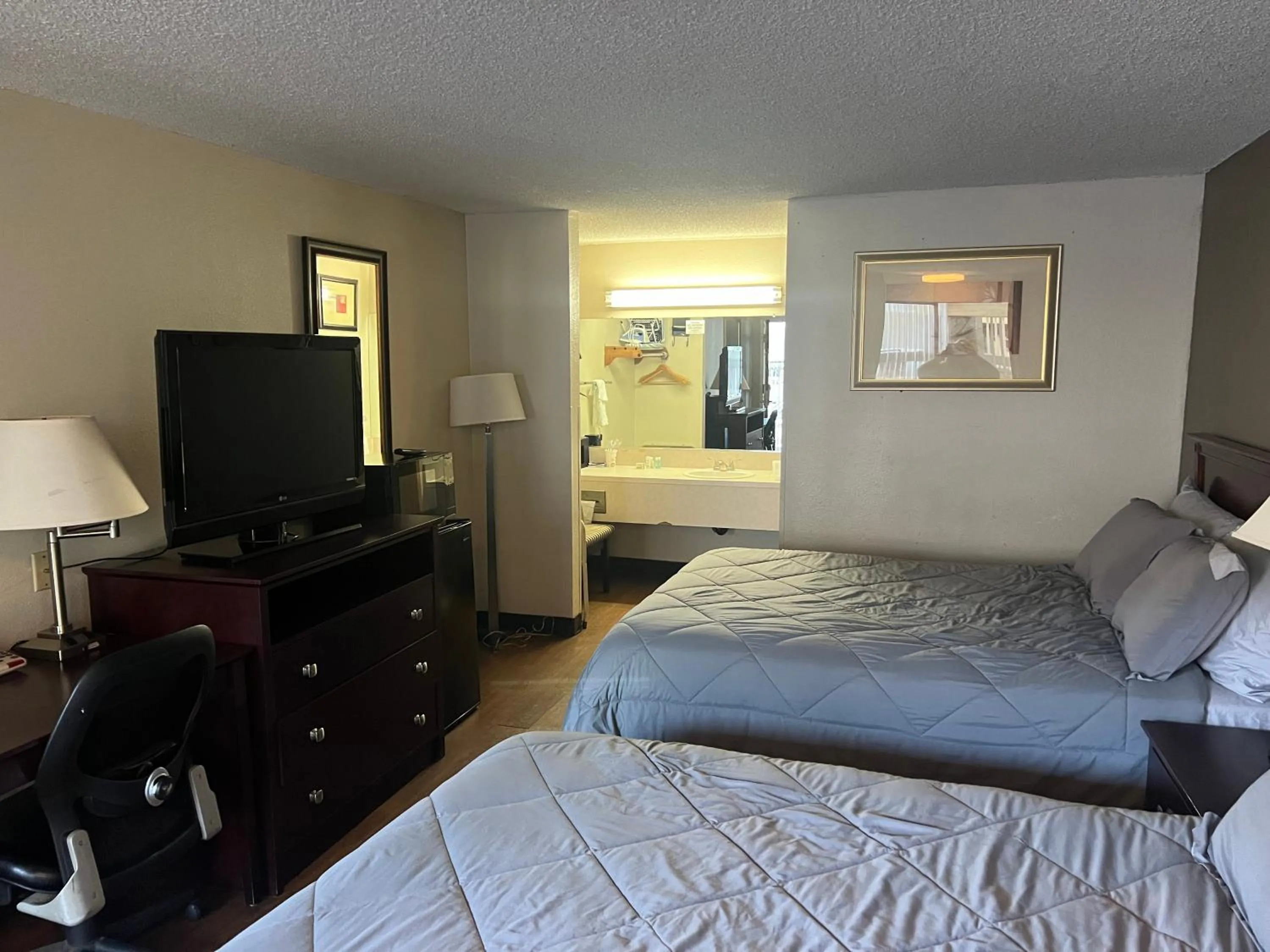 Photo of the whole room, Bed in FairBridge Inn Express Tukwila