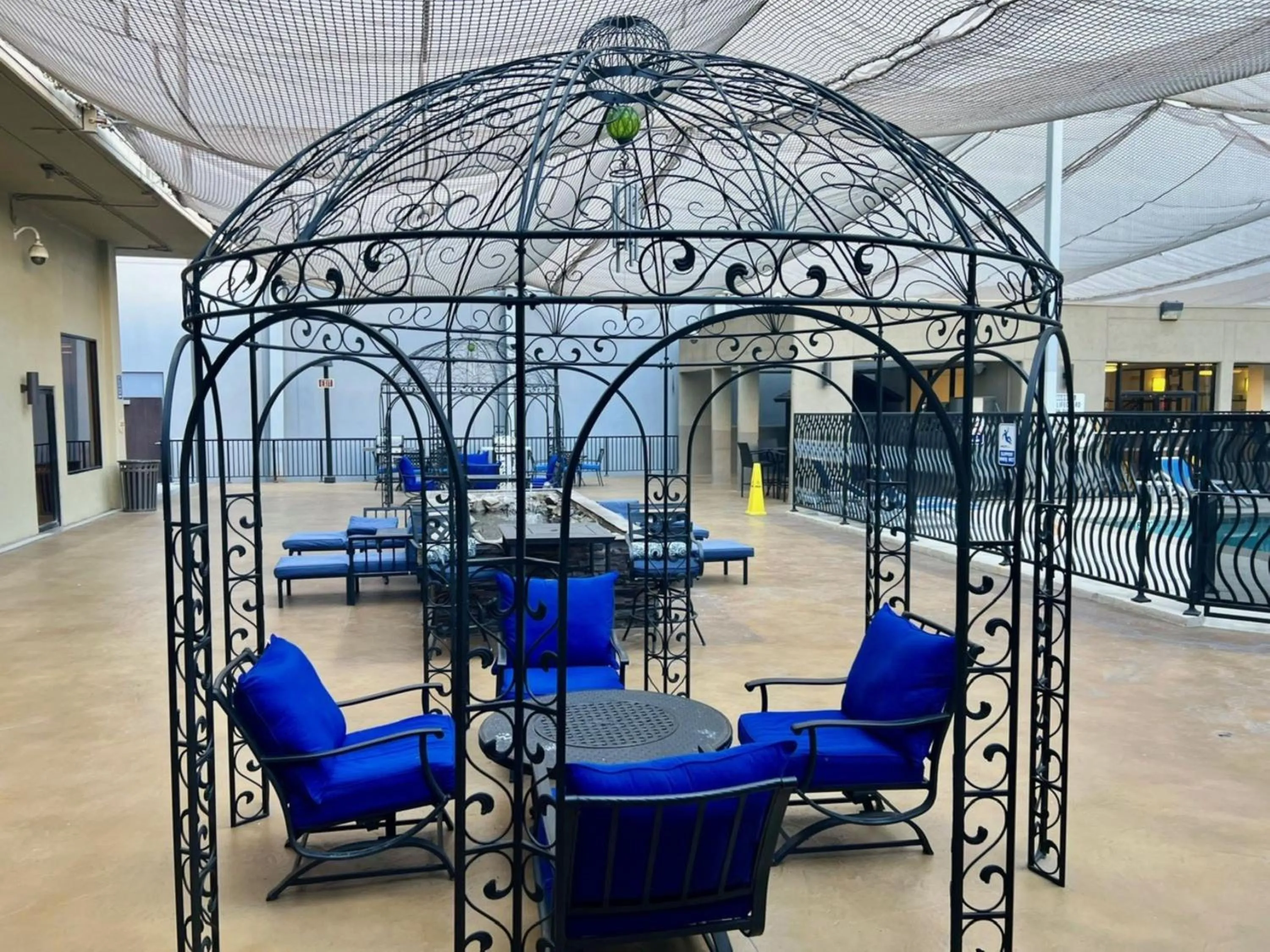 Seating area in Jockey Resort Suites Center Strip