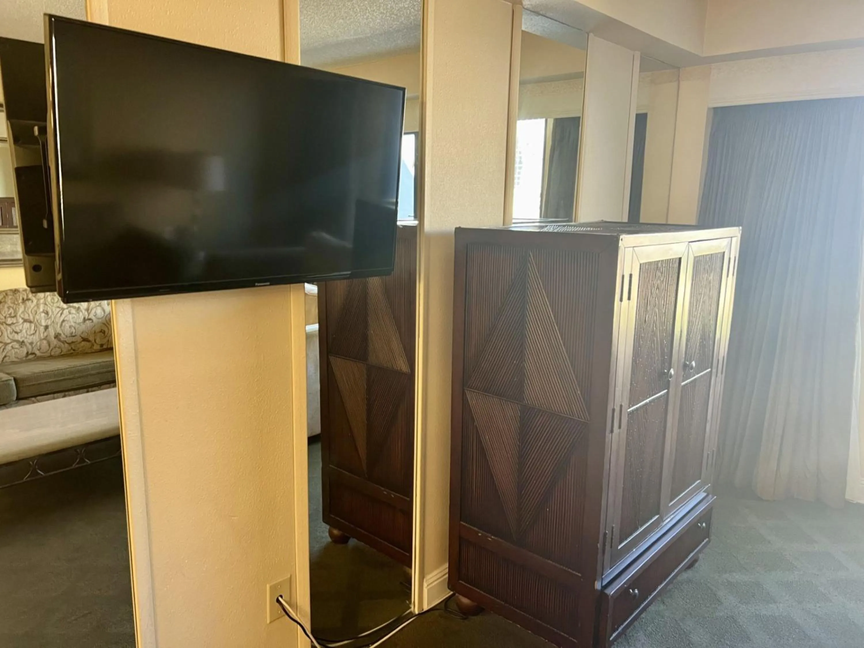 TV and multimedia in Jockey Resort Suites Center Strip