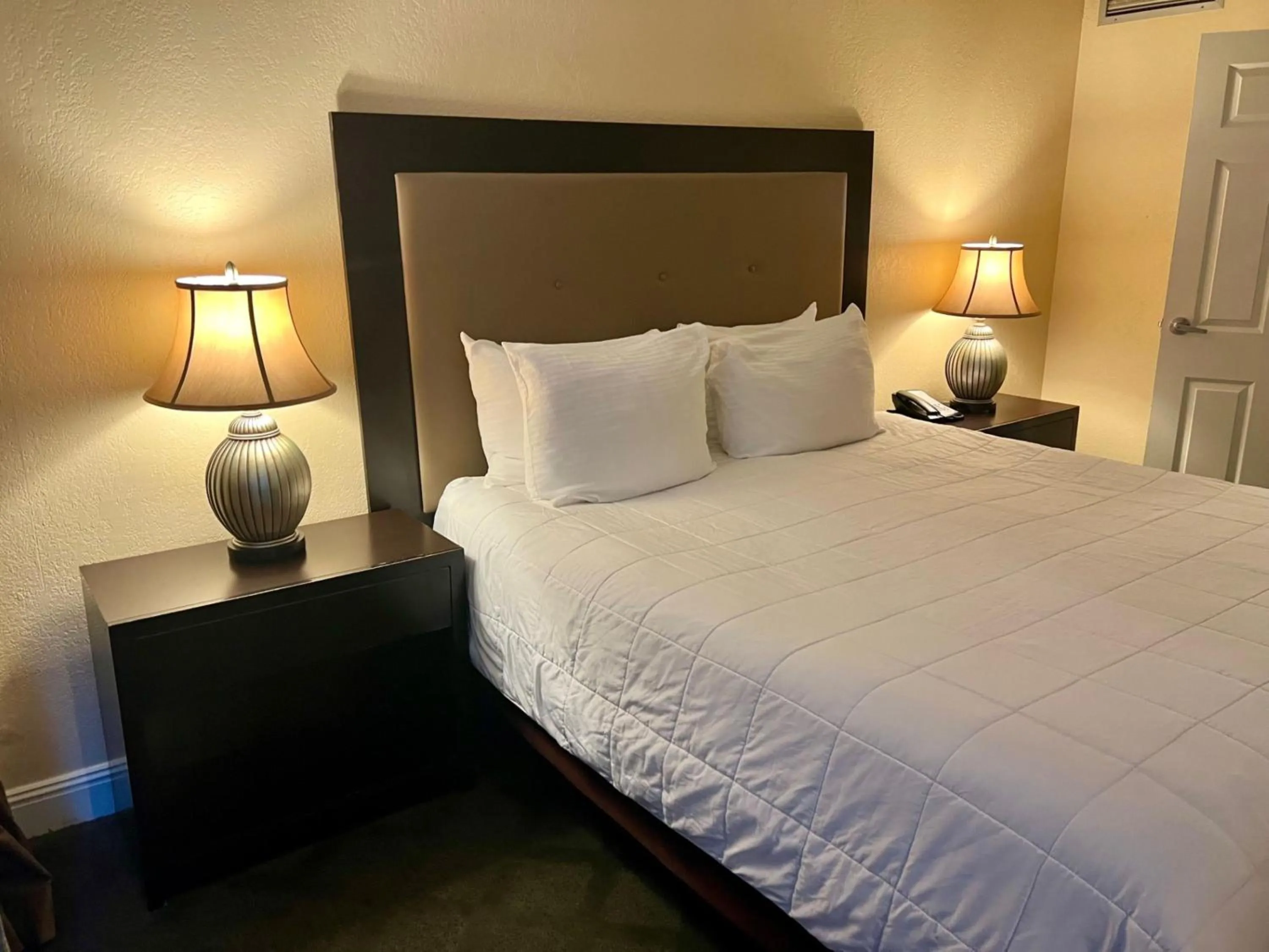 Bedroom, Bed in Jockey Resort Suites Center Strip