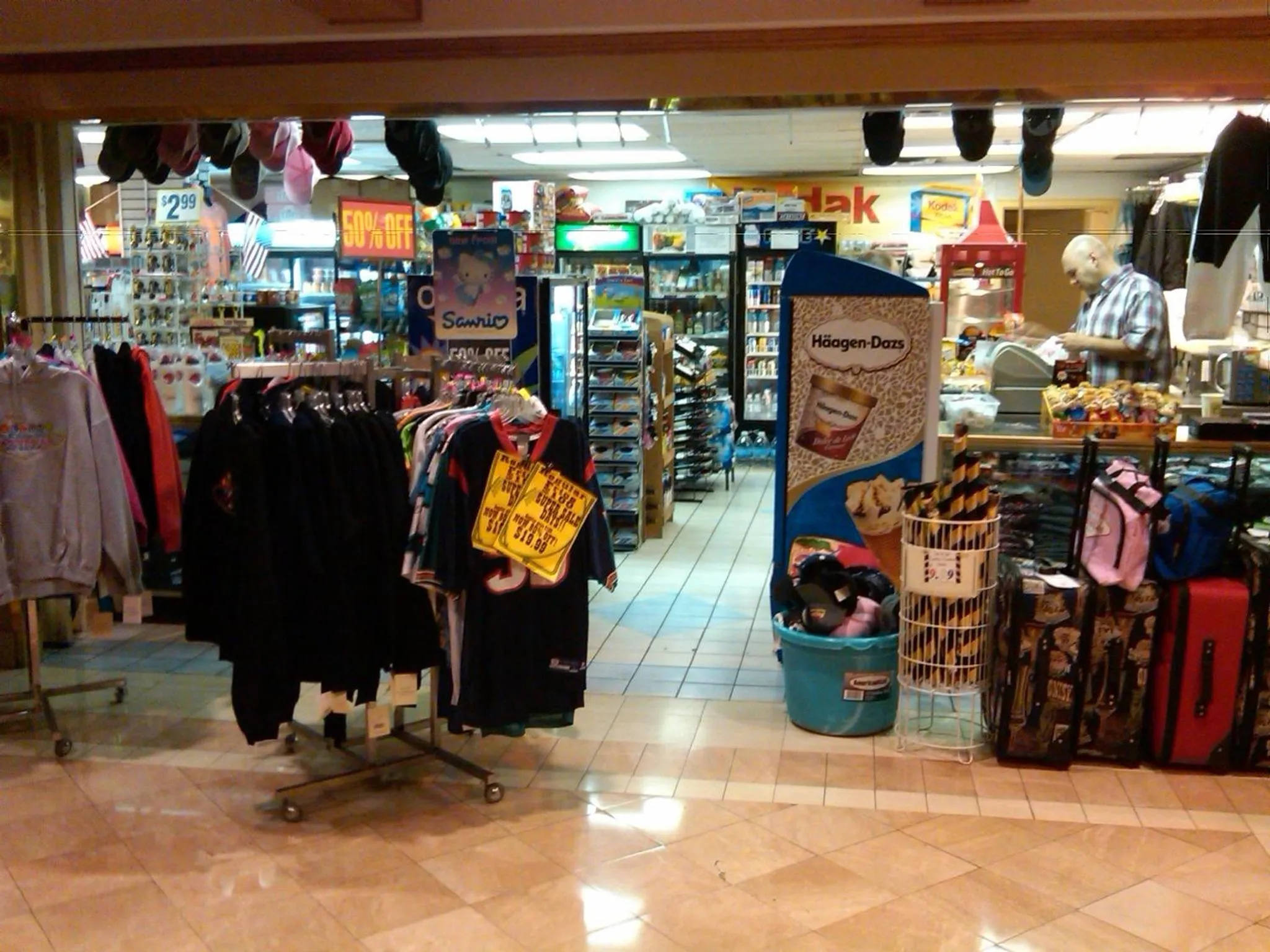 On-site shops in Jockey Resort Suites Center Strip