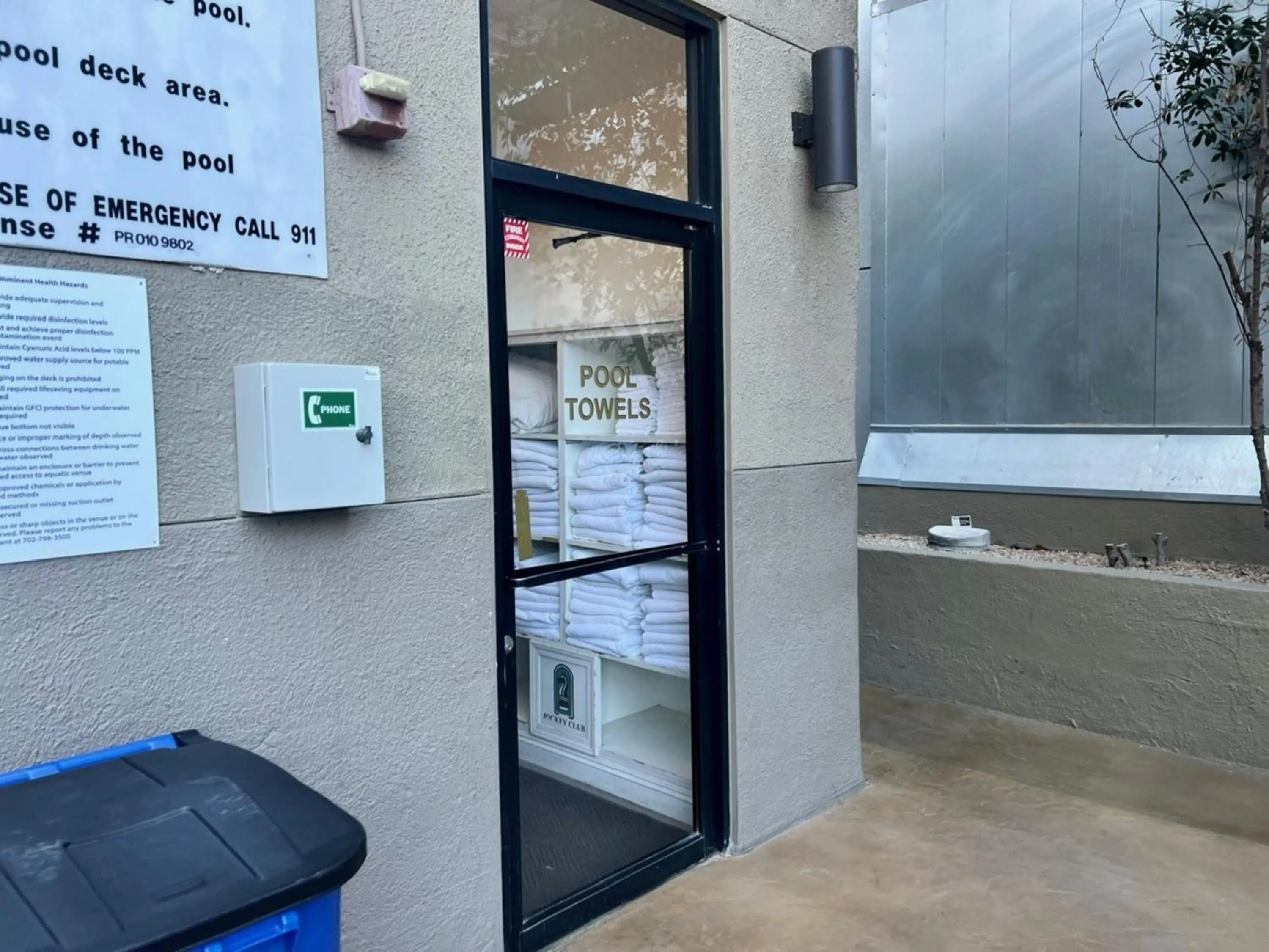 Swimming pool in Jockey Resort Suites Center Strip