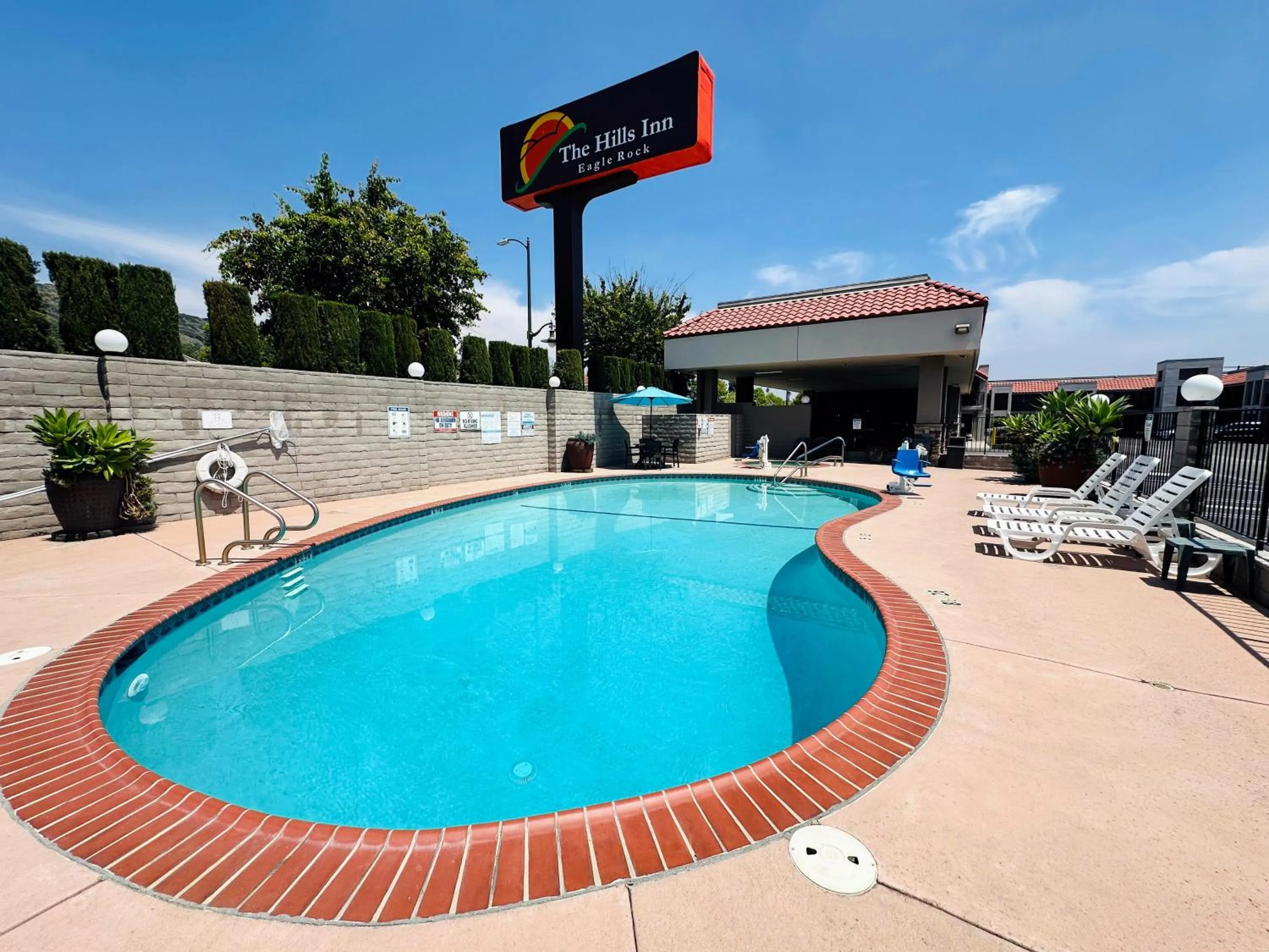 sunbed in The Hills Inn Eagle Rock - Near Old Town Pasadena