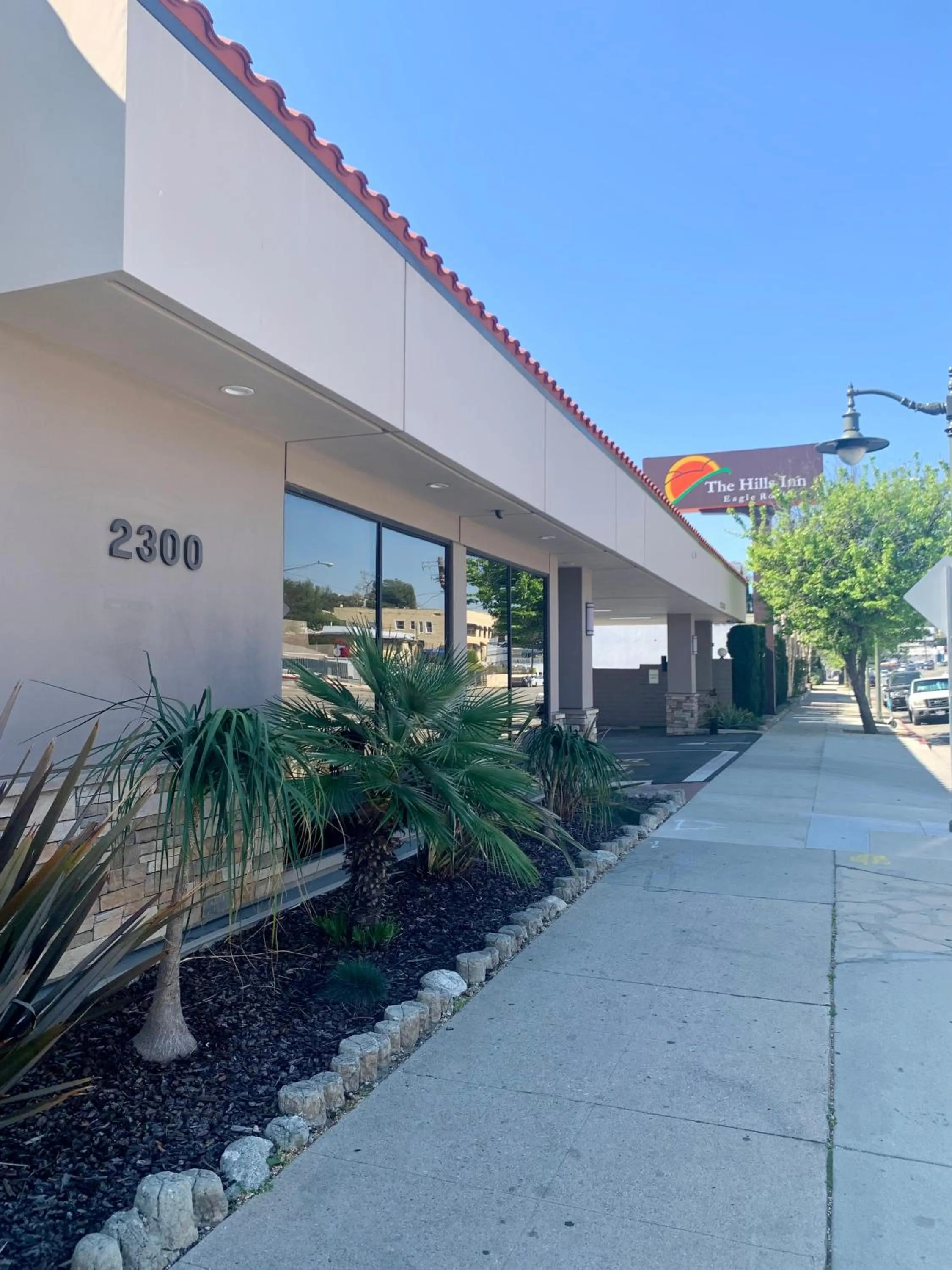 Property building in The Hills Inn Eagle Rock - Near Old Town Pasadena