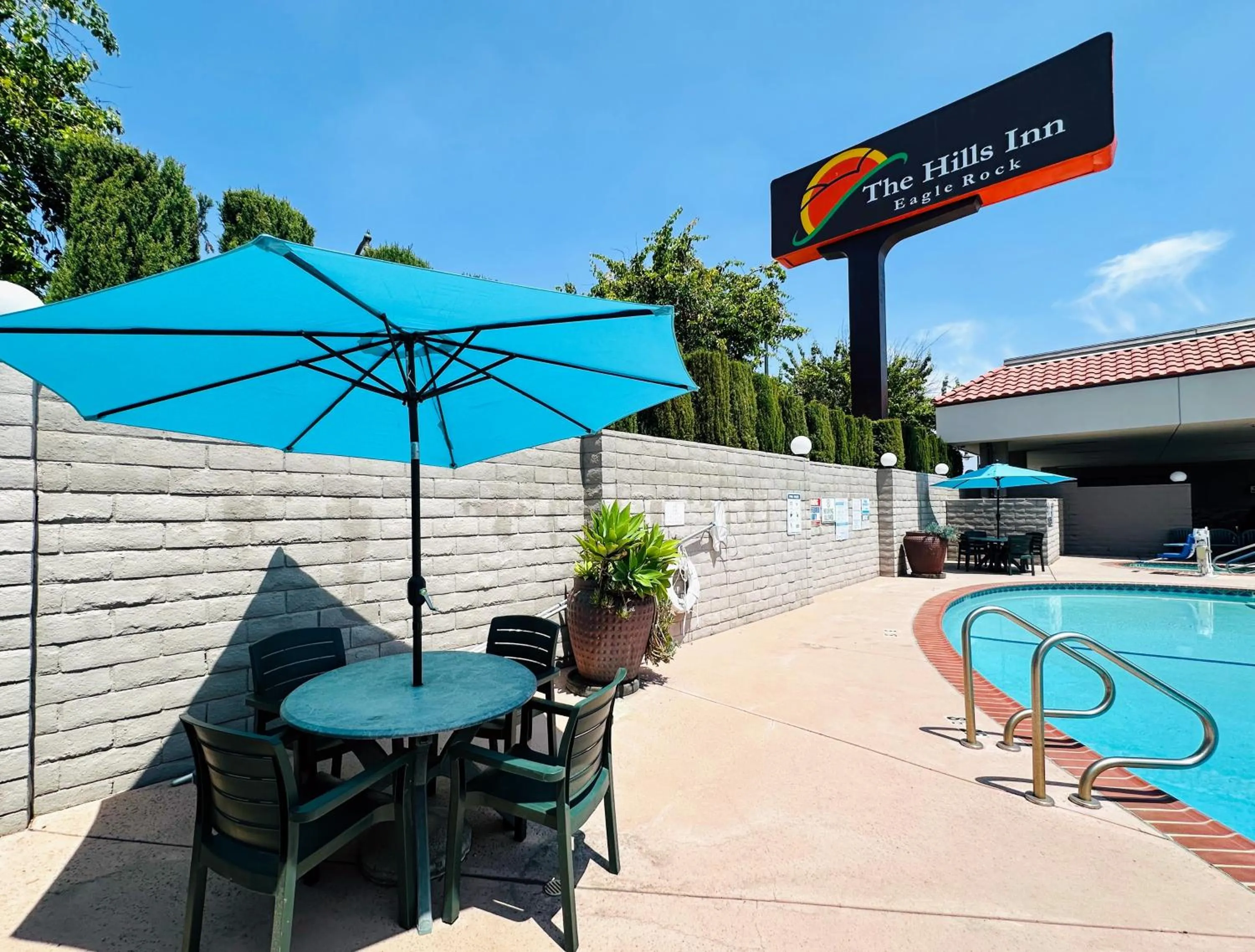 sunbed in The Hills Inn Eagle Rock - Near Old Town Pasadena