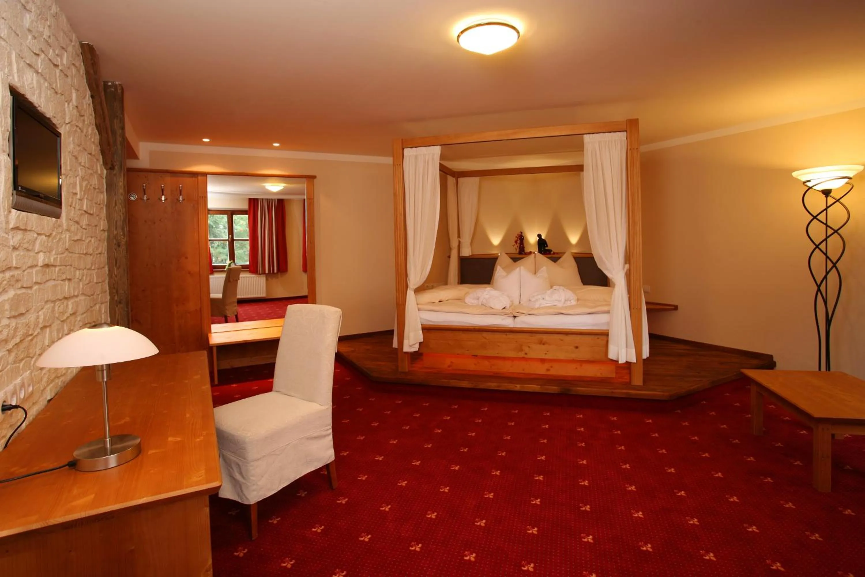 Photo of the whole room, Bed in Landgasthof Zum Lang