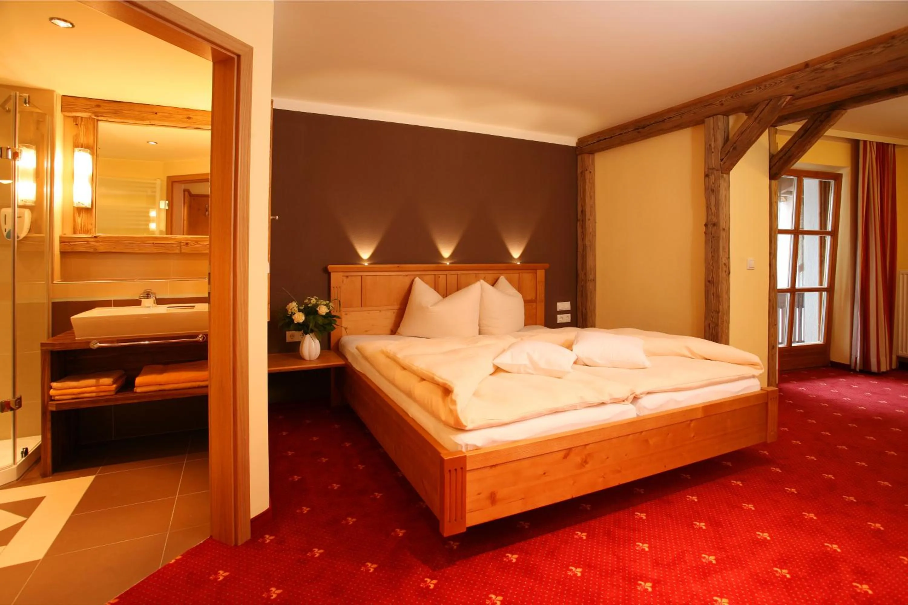 Photo of the whole room, Bed in Landgasthof Zum Lang