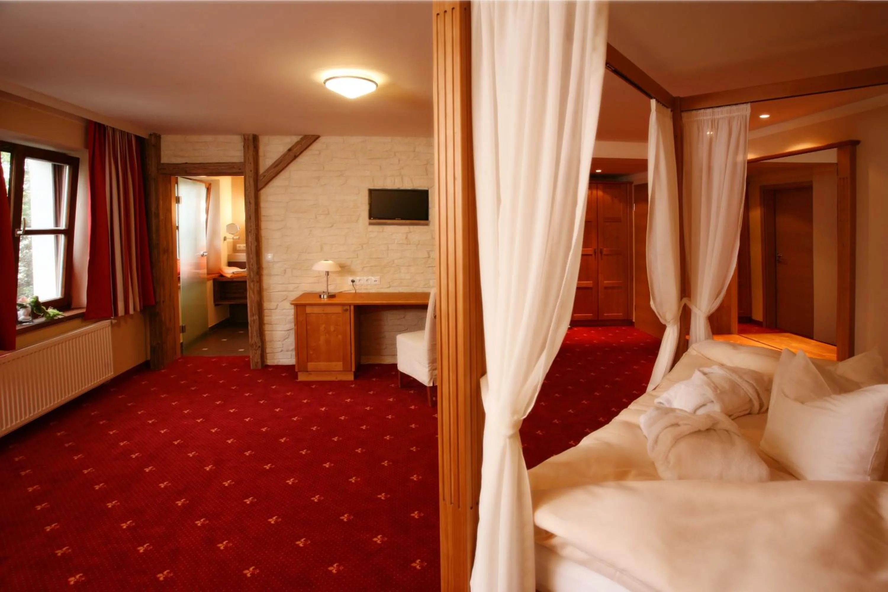 Photo of the whole room, Bed in Landgasthof Zum Lang