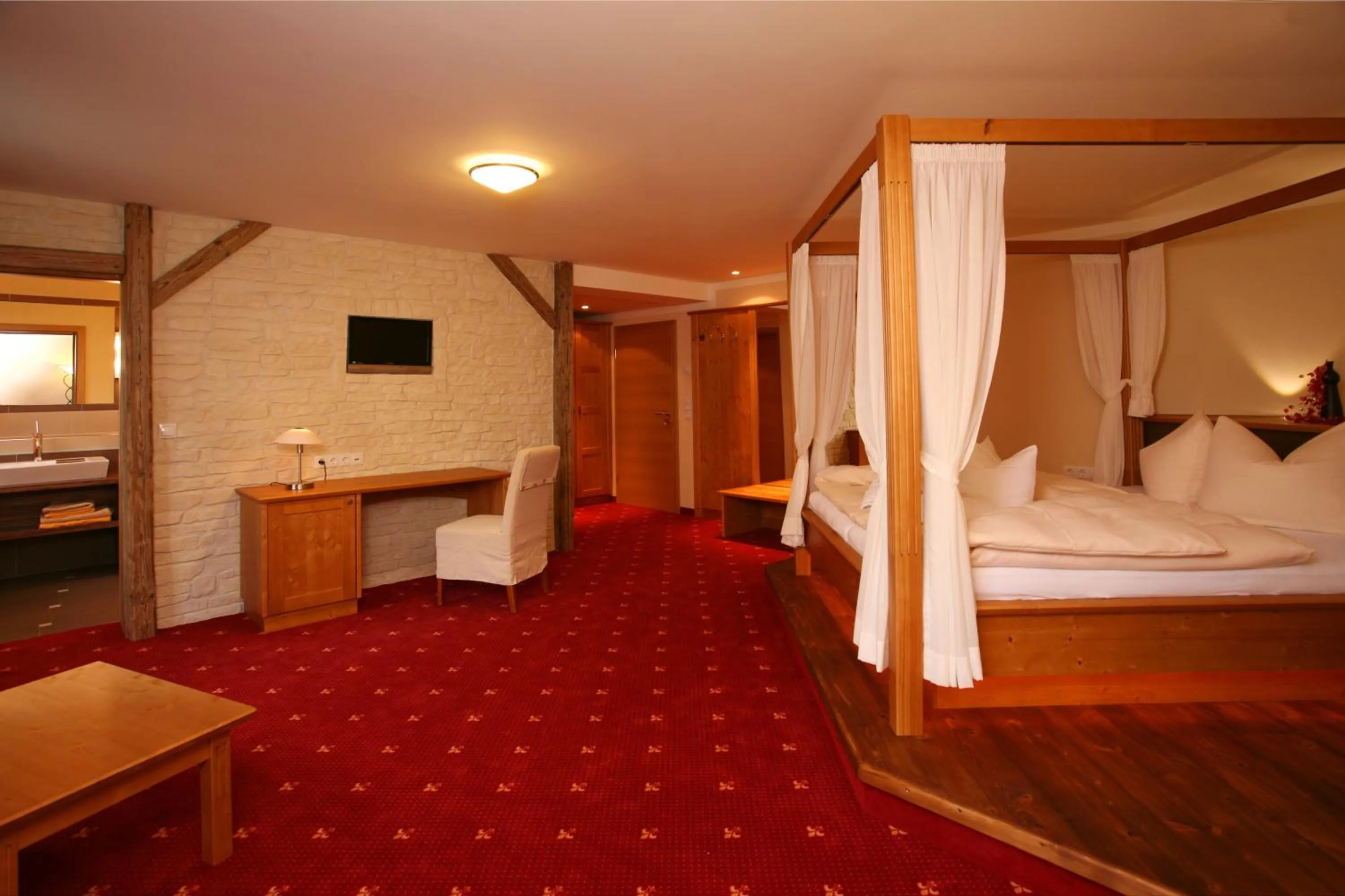 Photo of the whole room, Bed in Landgasthof Zum Lang