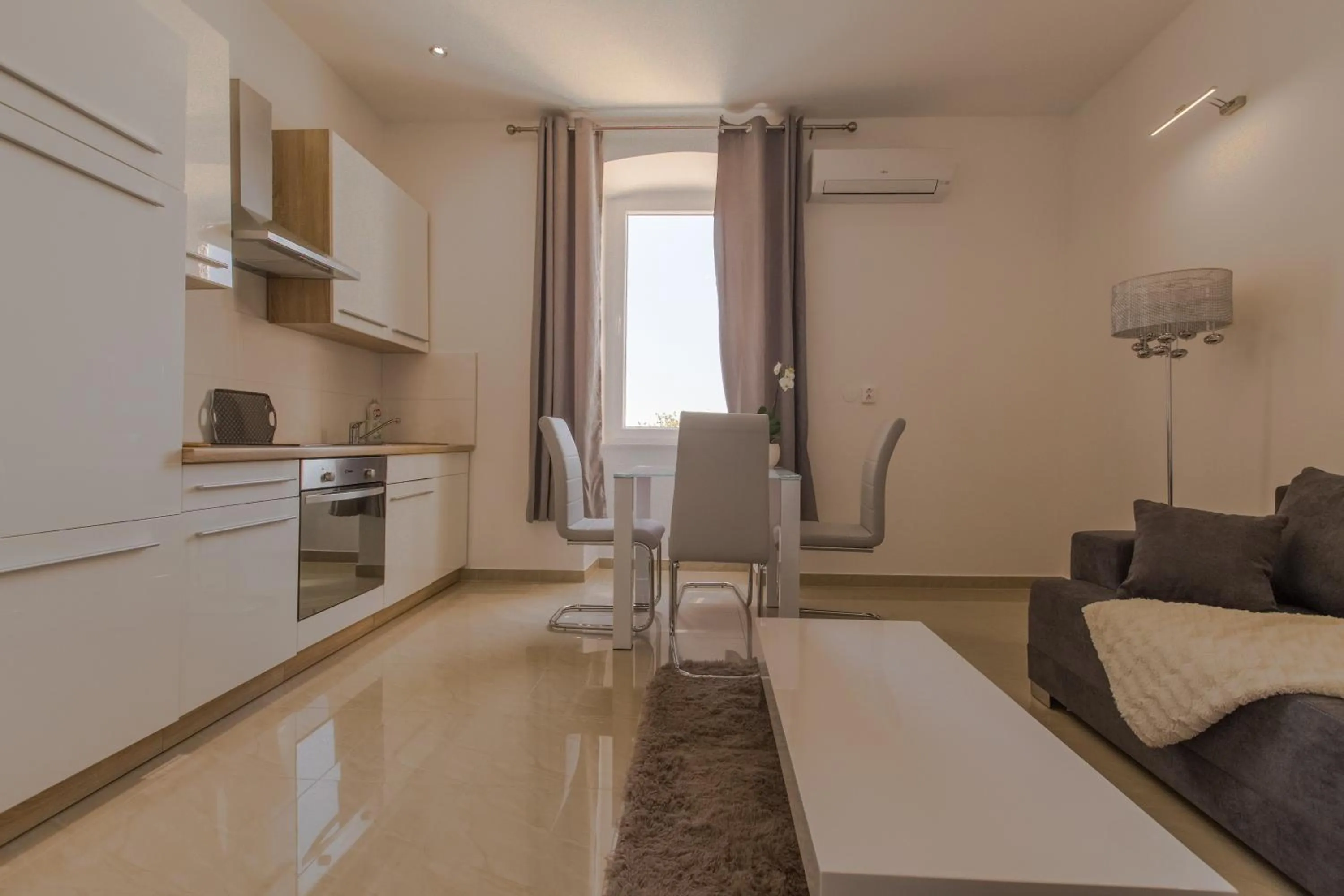 Kitchen or kitchenette in Captain Emo City Apartments