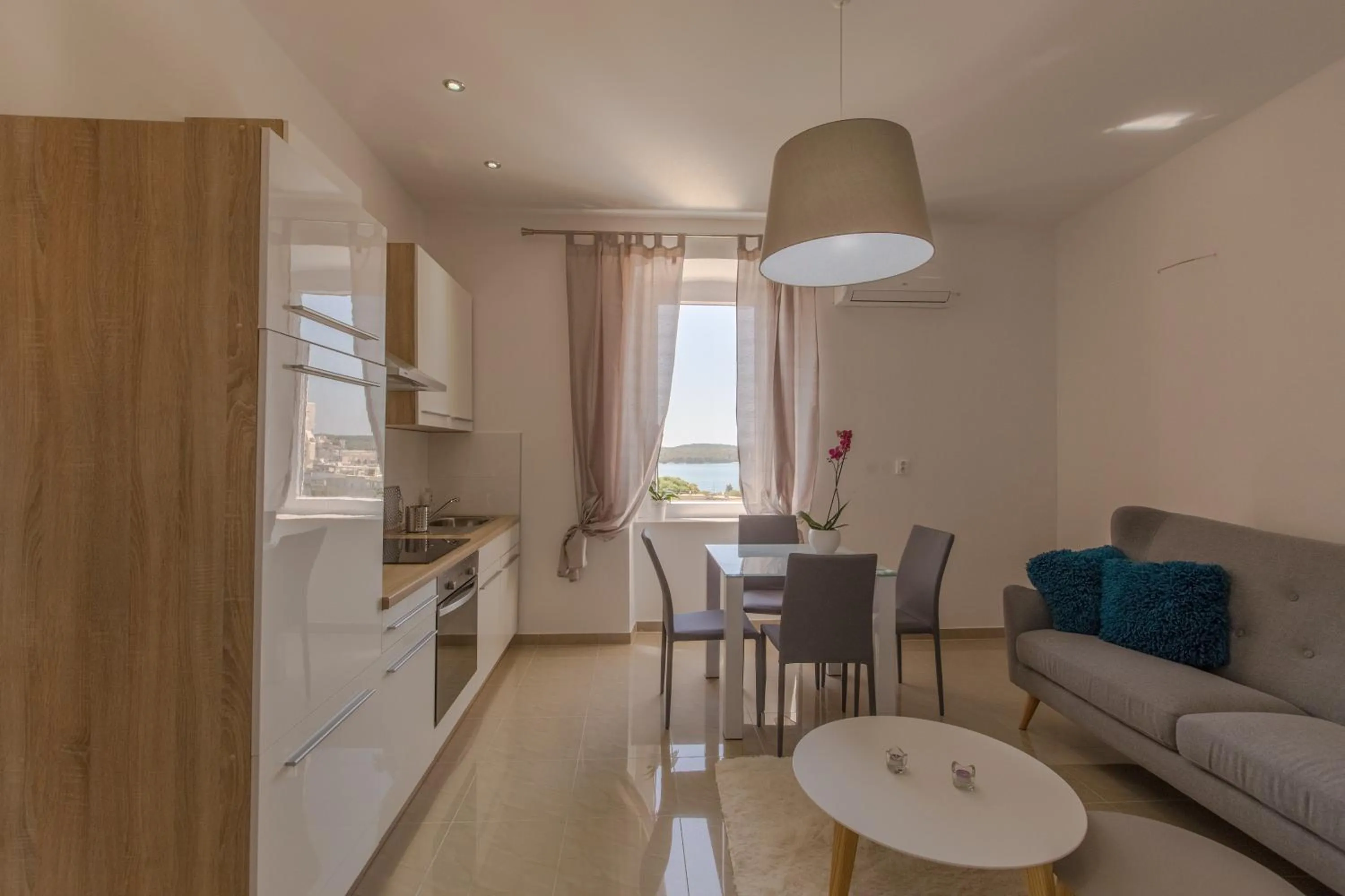 Photo of the whole room in Captain Emo City Apartments