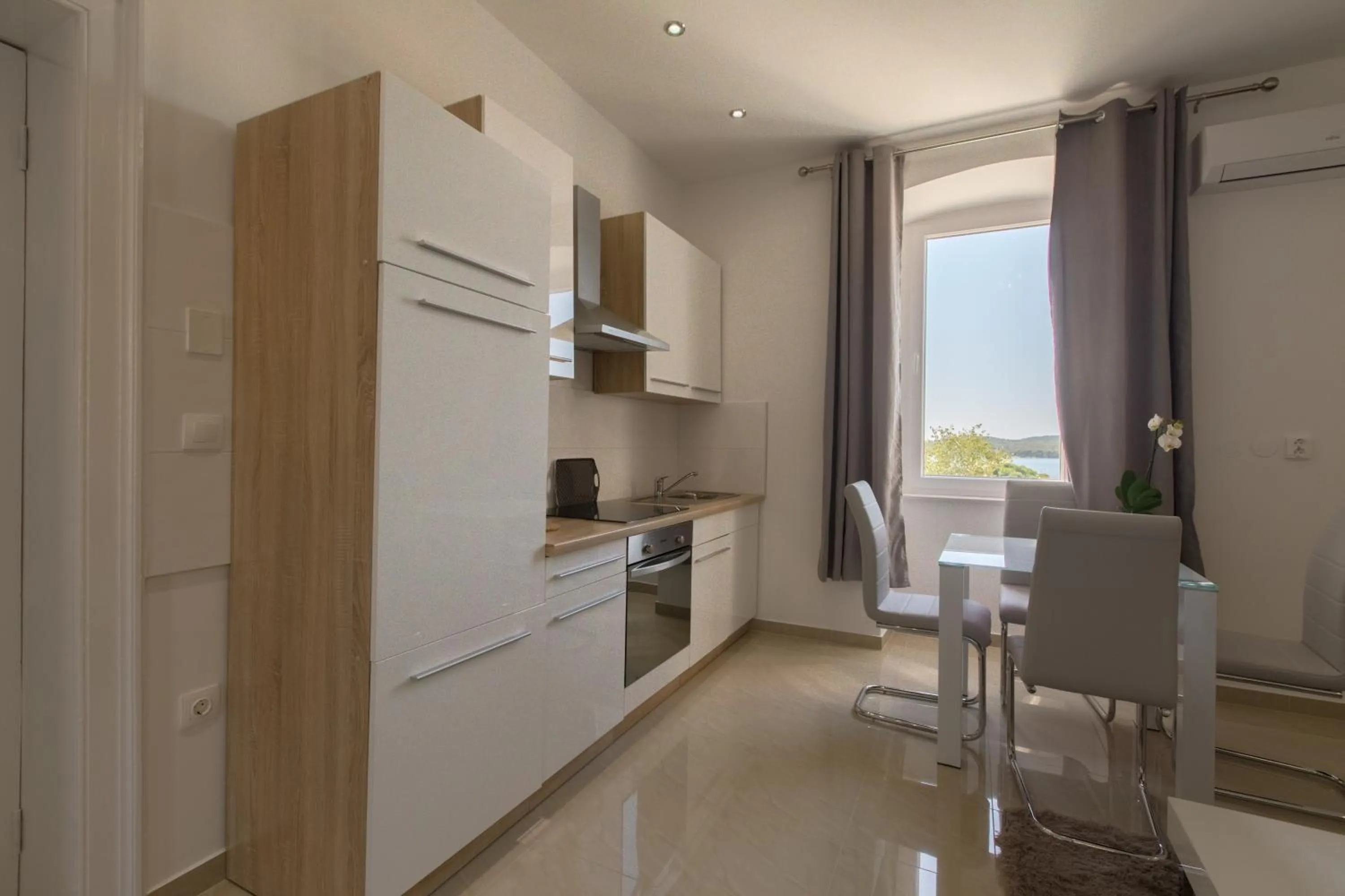 Kitchen or kitchenette in Captain Emo City Apartments