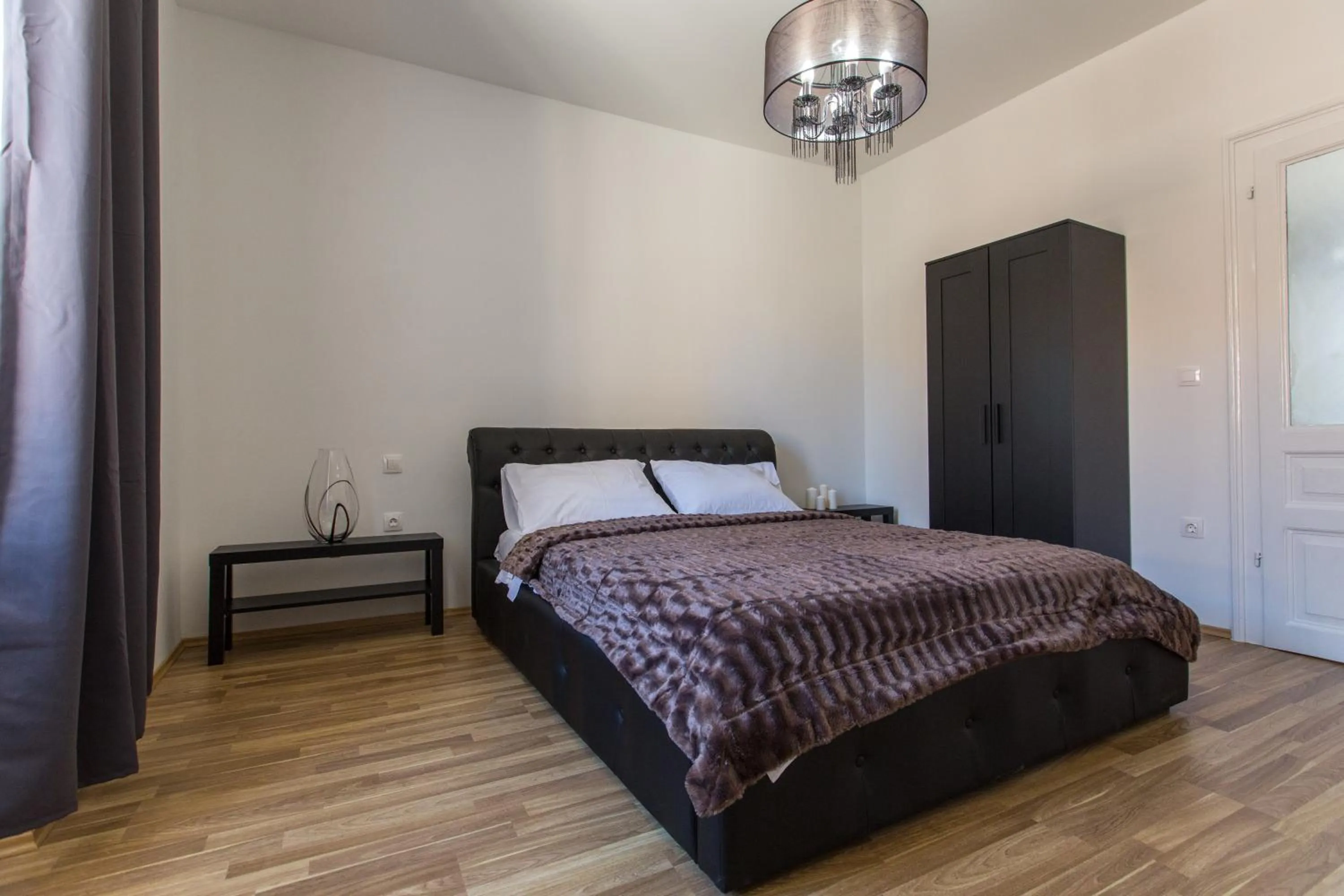 Bed in Captain Emo City Apartments