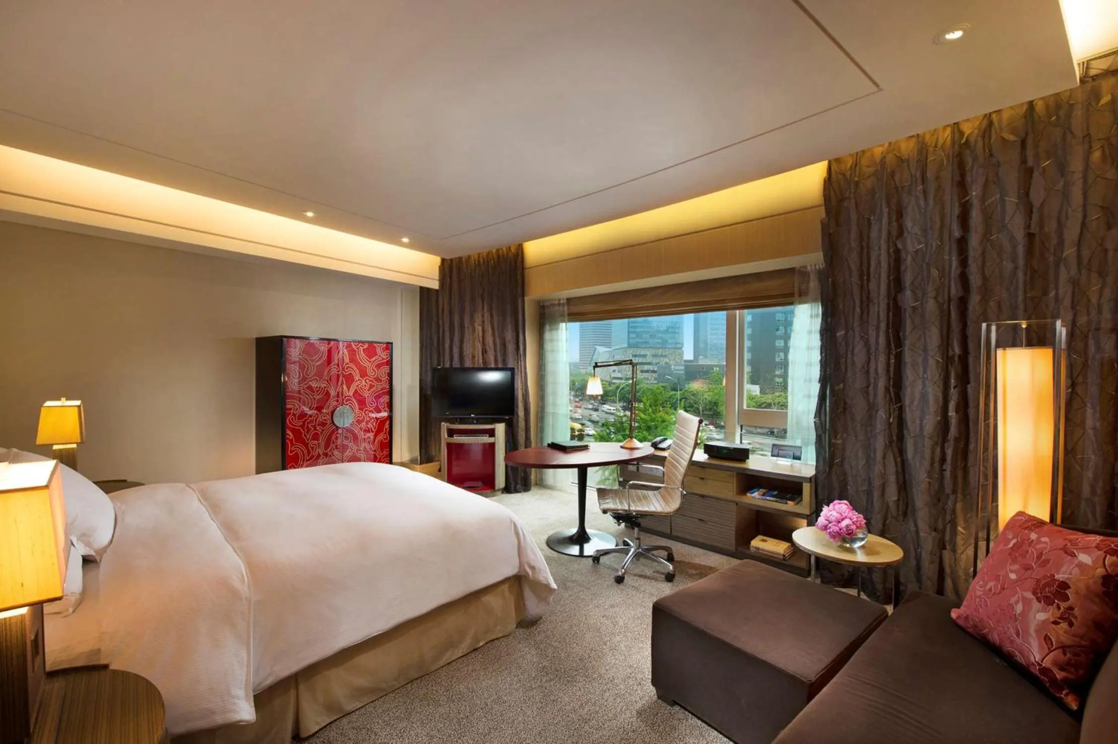 Bedroom, Bed in Hilton Beijing