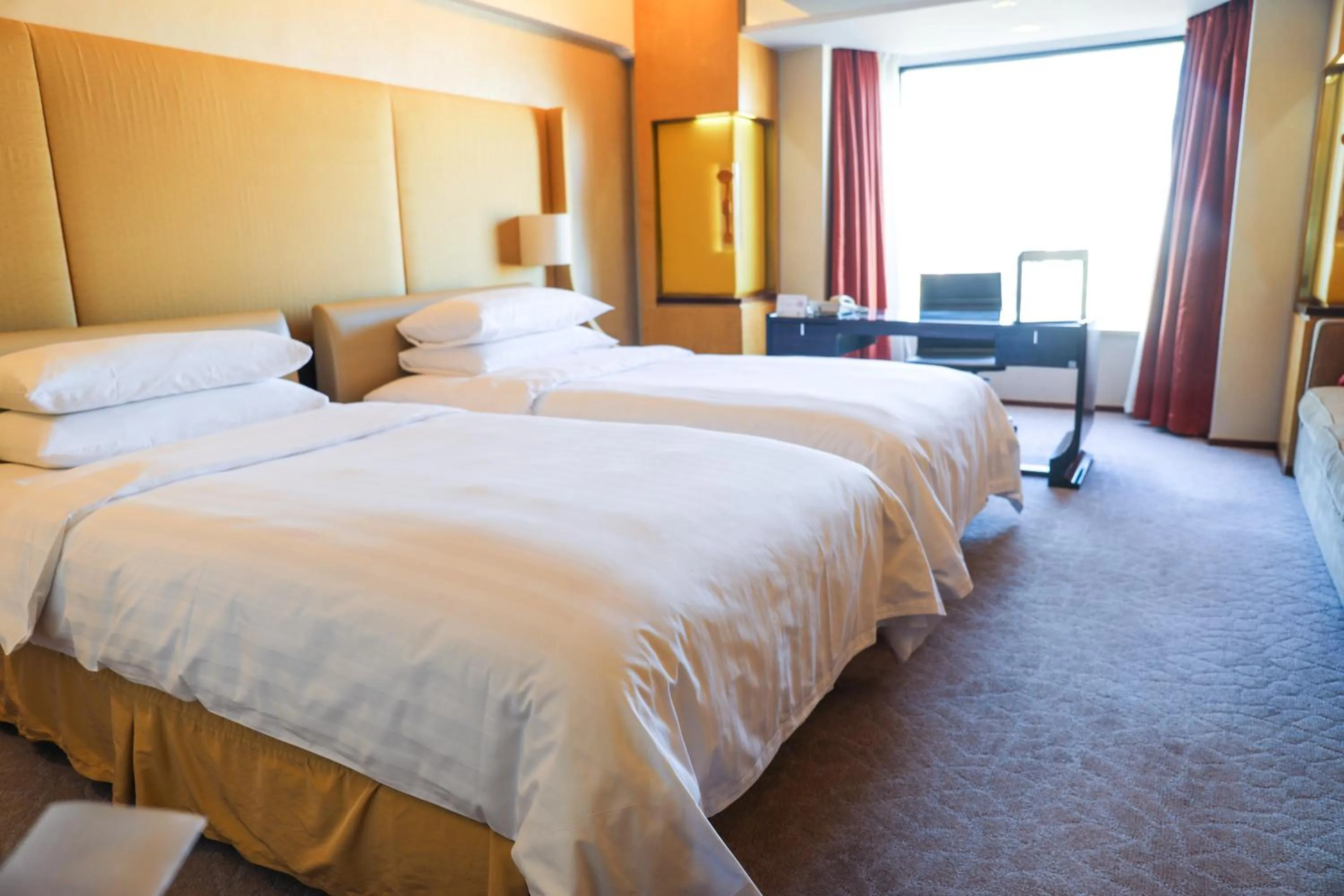 Seating area, Bed in Shangri-La Beijing