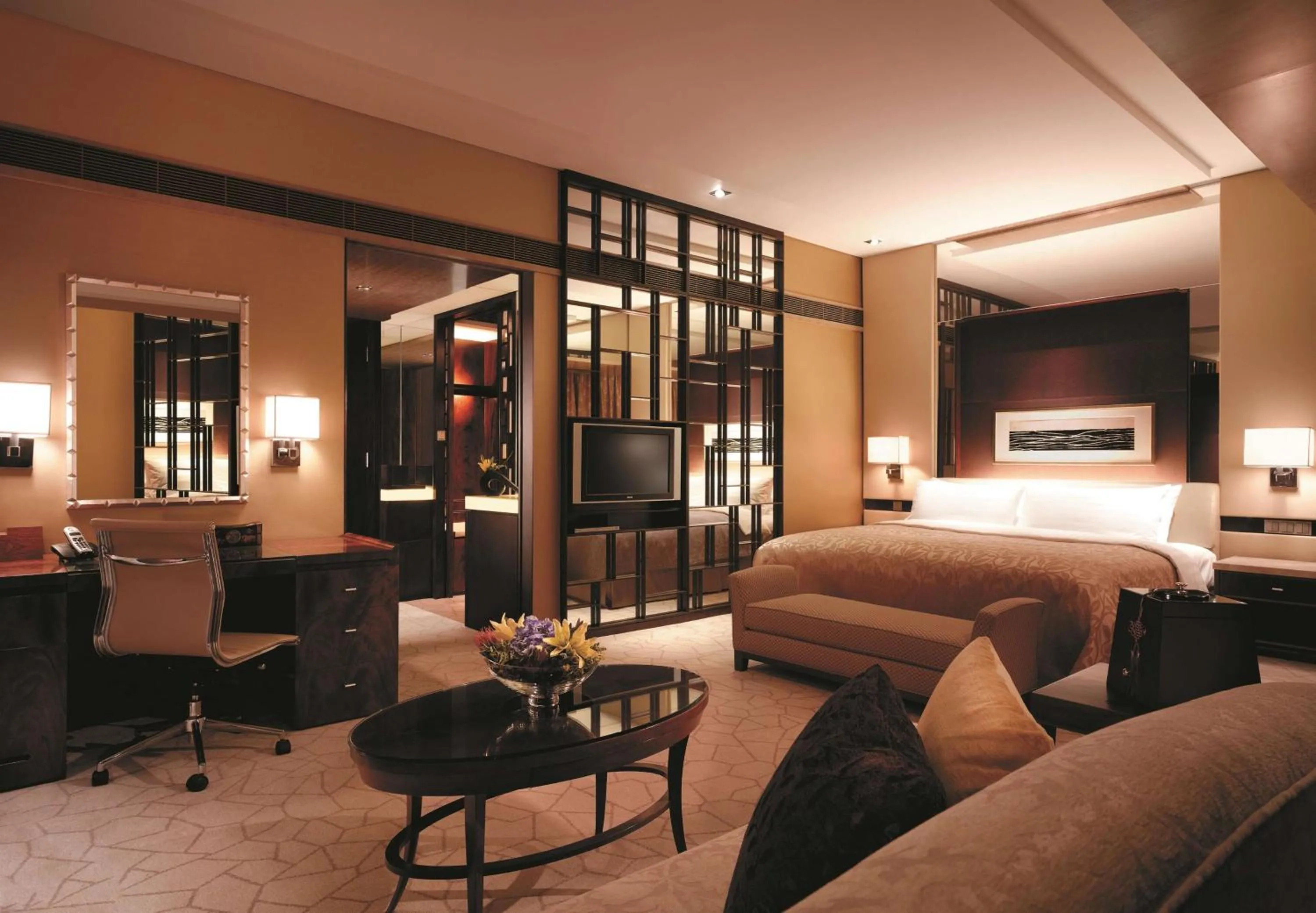 Photo of the whole room, Bed in Shangri-La Beijing