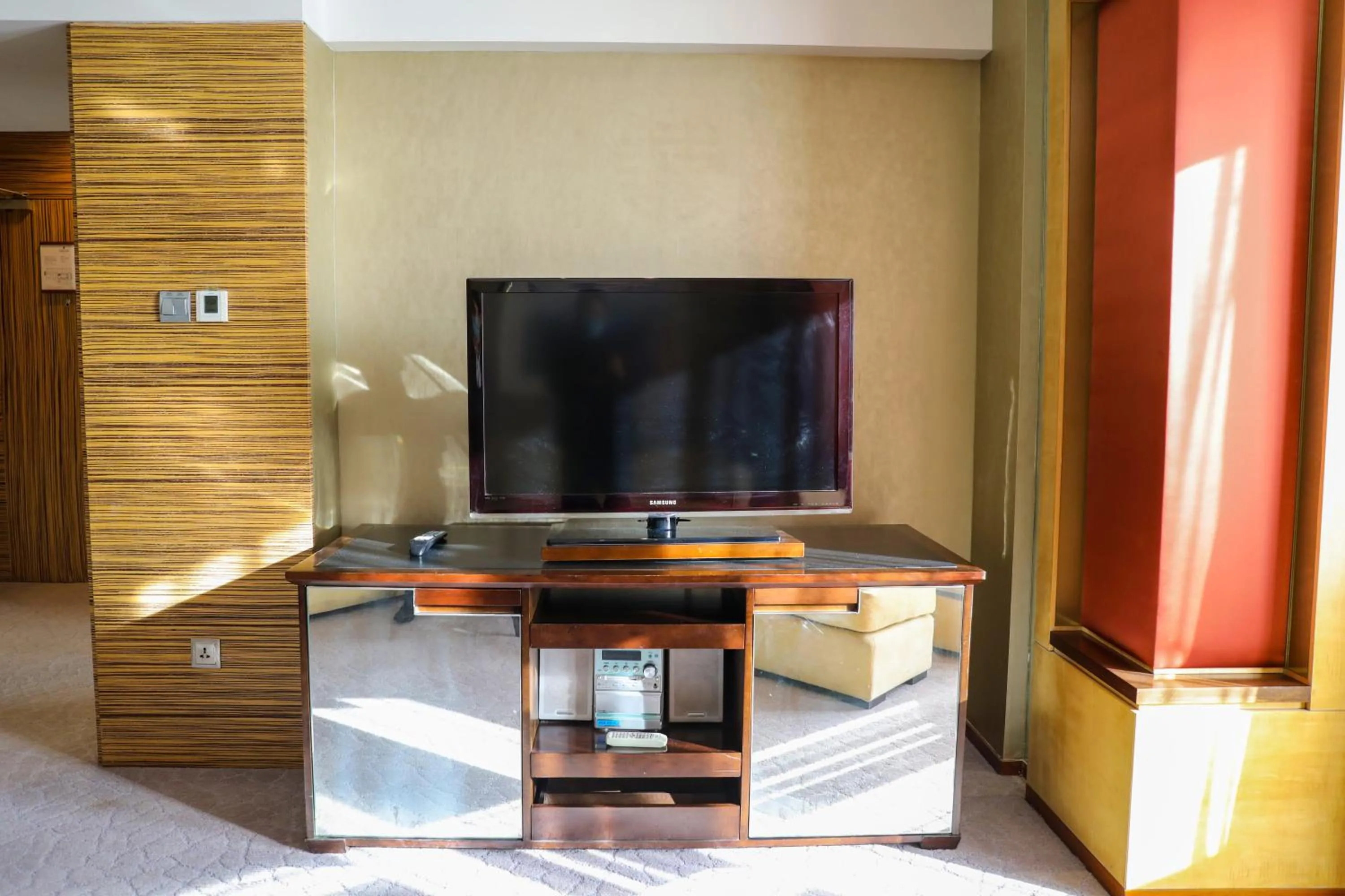 TV and multimedia in Shangri-La Beijing