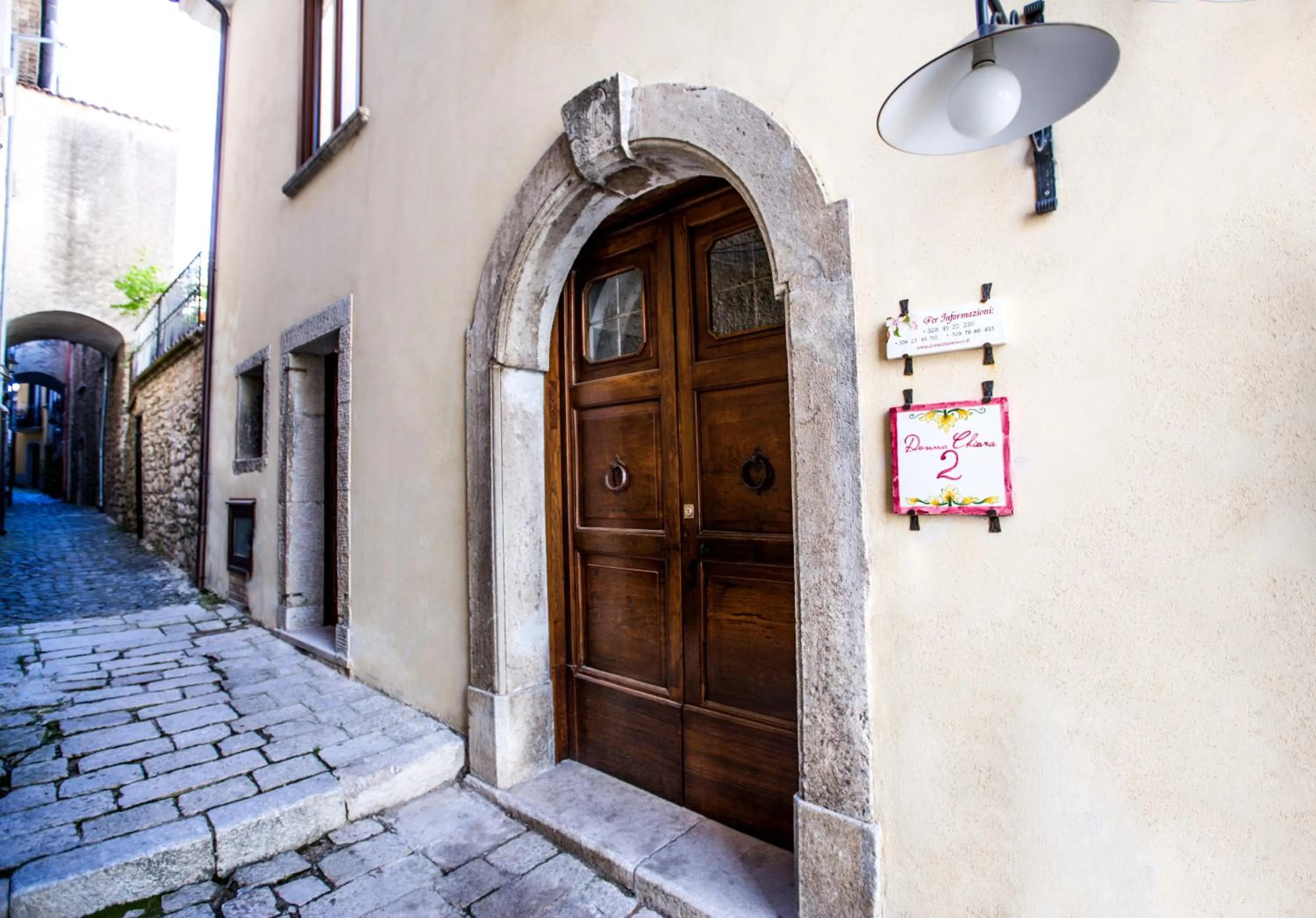 Facade/entrance in Donna Chiara