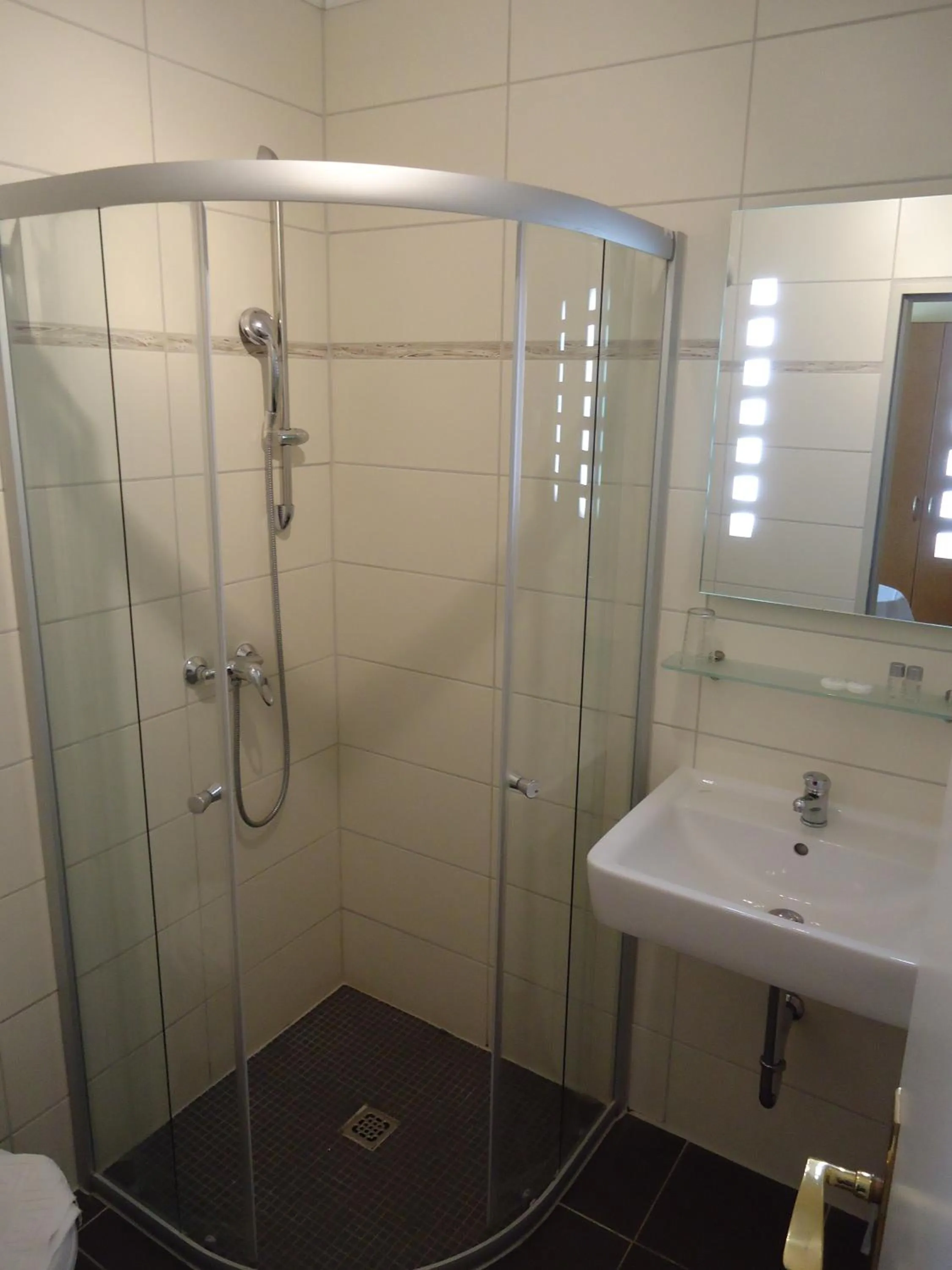 Bathroom in Hotel Ottersleben