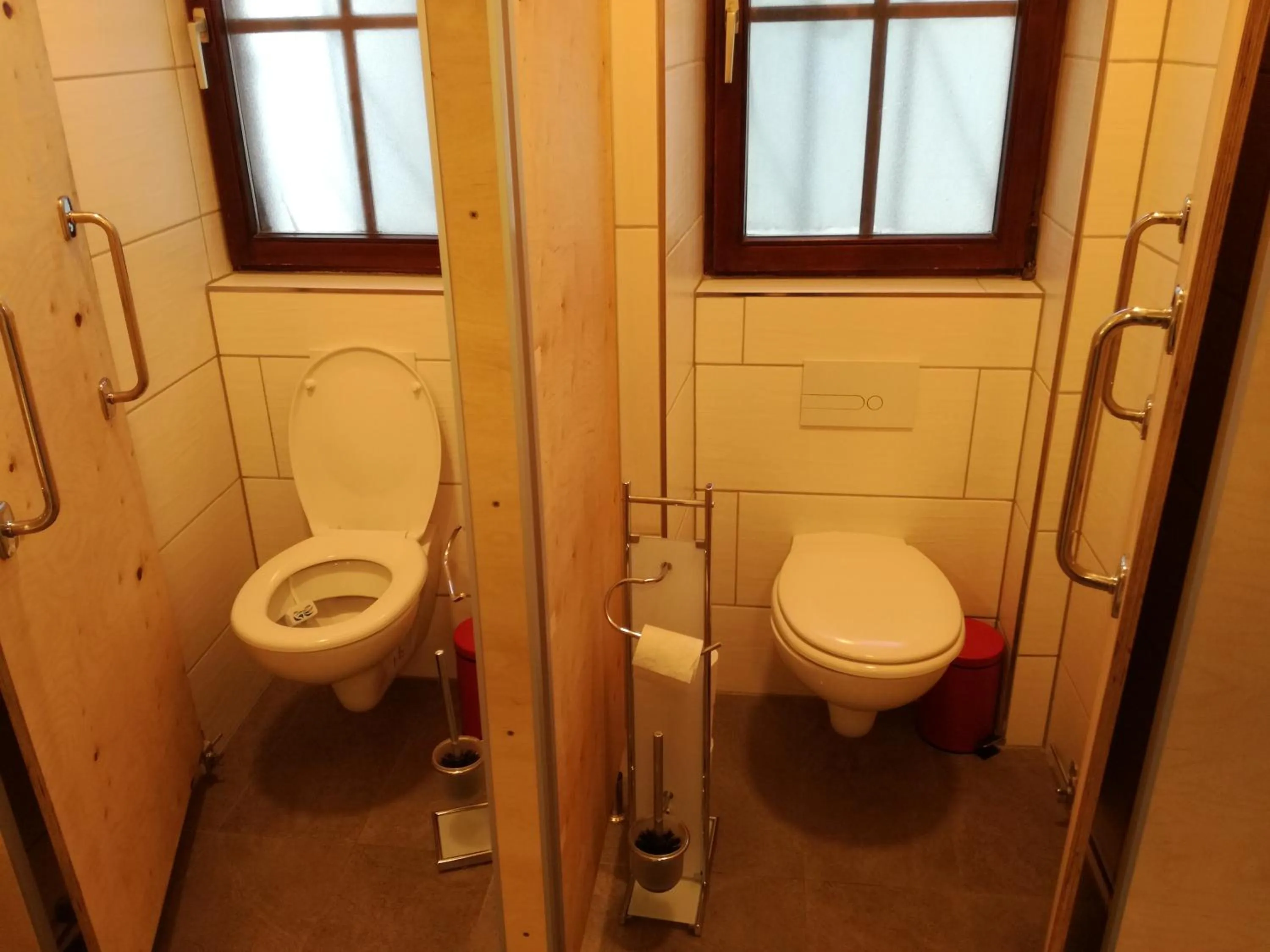 Toilet in Hostel Bad Goisern