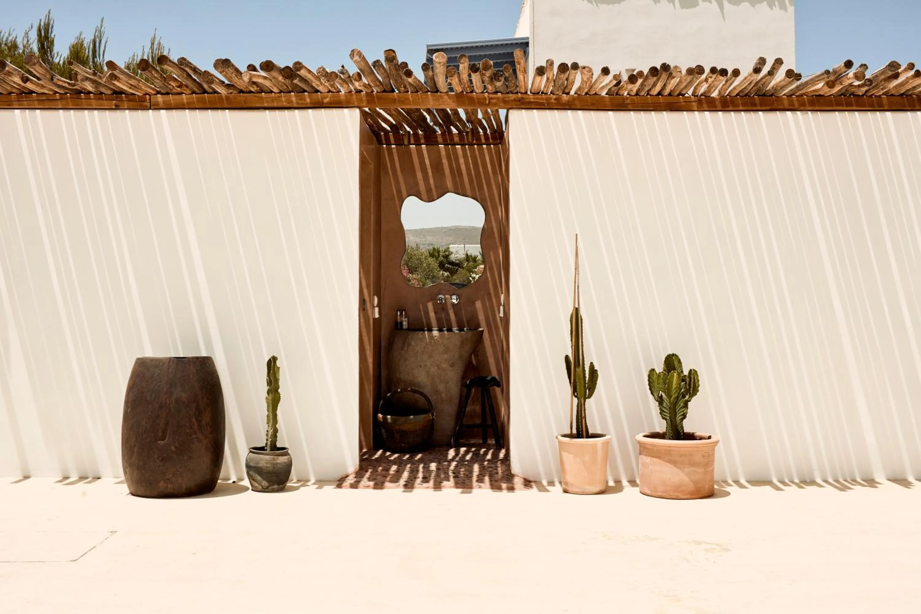 Property building in Naxian On The Beach