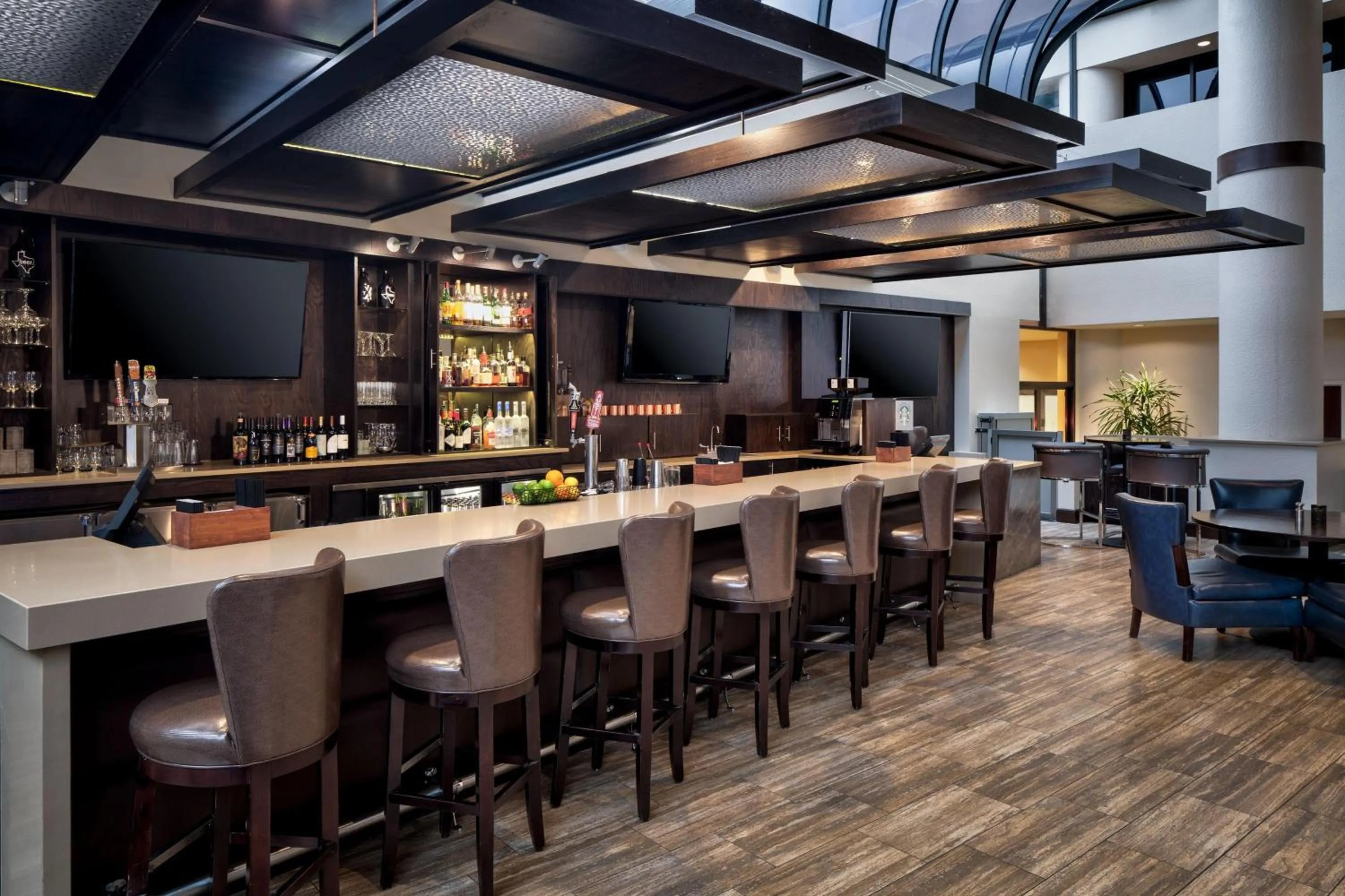 Restaurant/places to eat in Sheraton DFW Airport Hotel