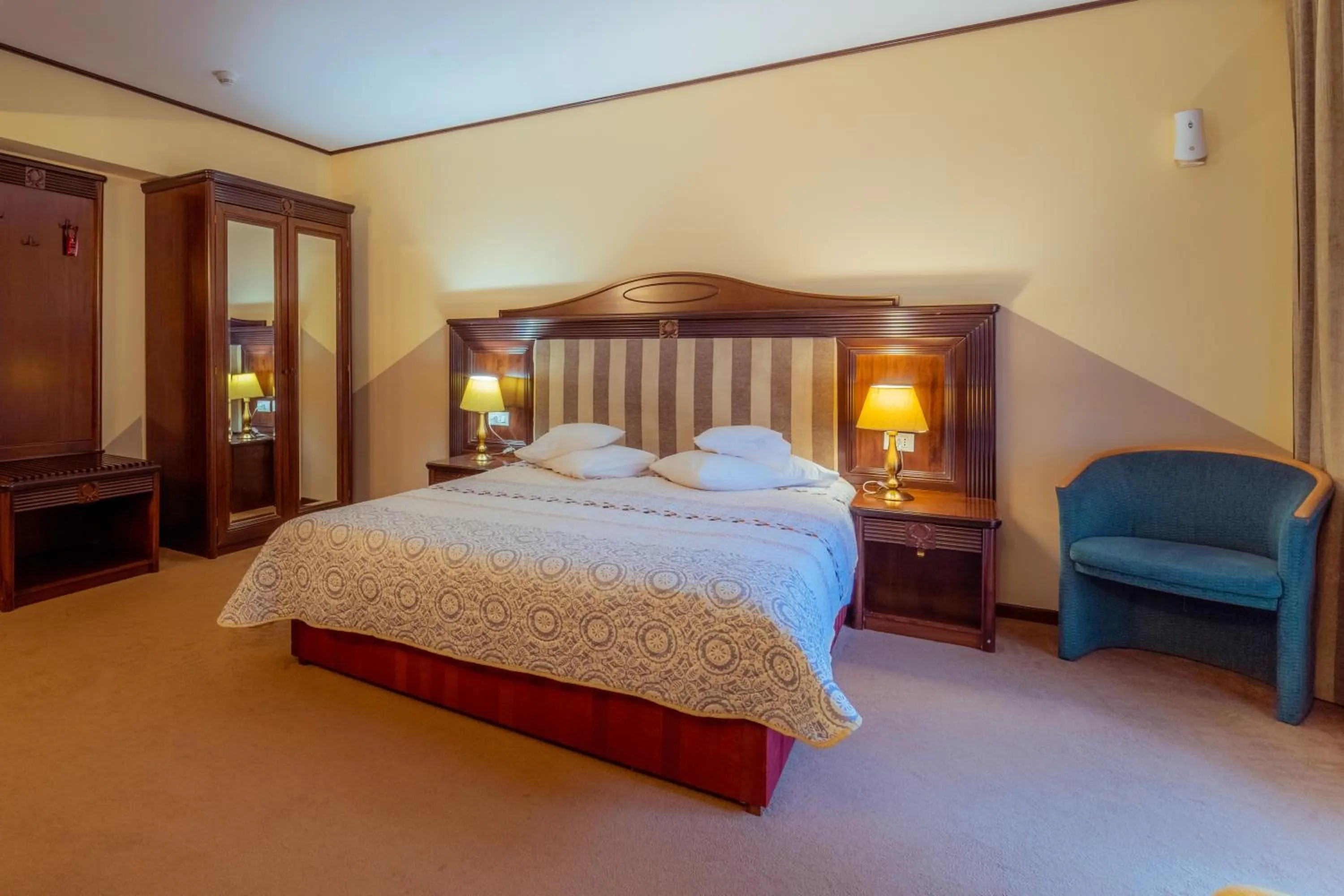 Photo of the whole room in Hotel Perla