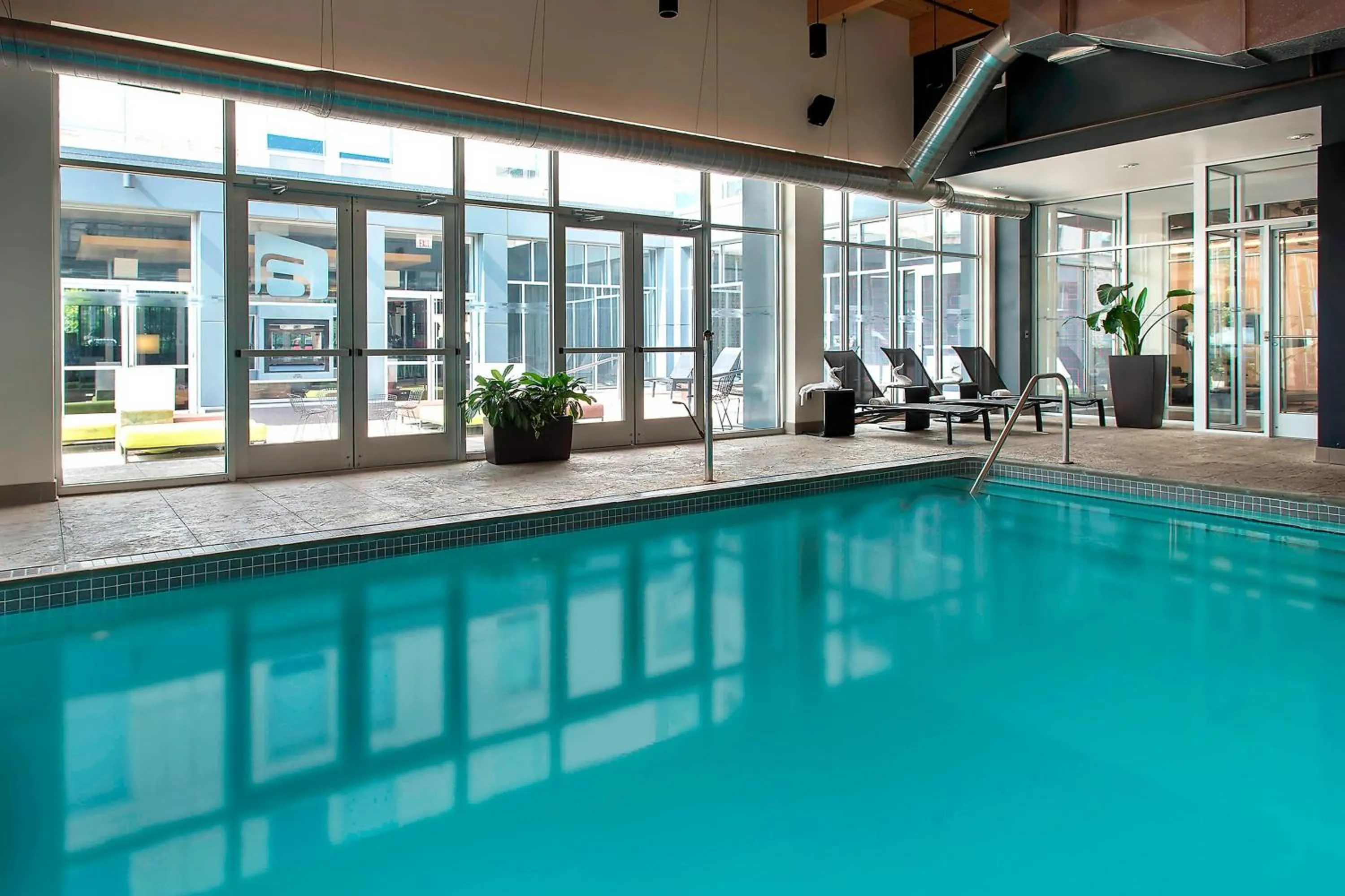 Swimming pool in Aloft Nashville Franklin
