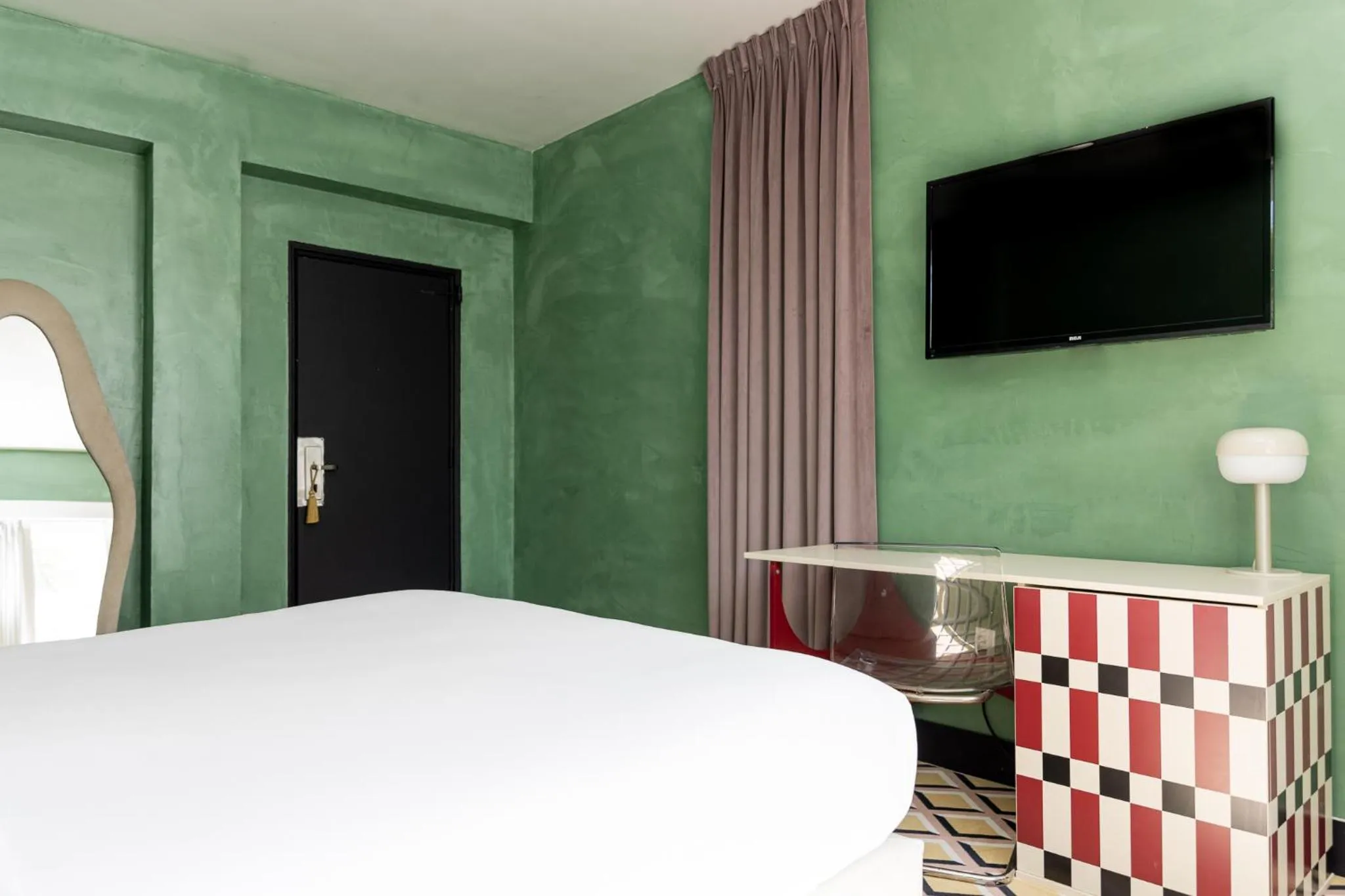 Bedroom, Bed in Crest Hotel Suites