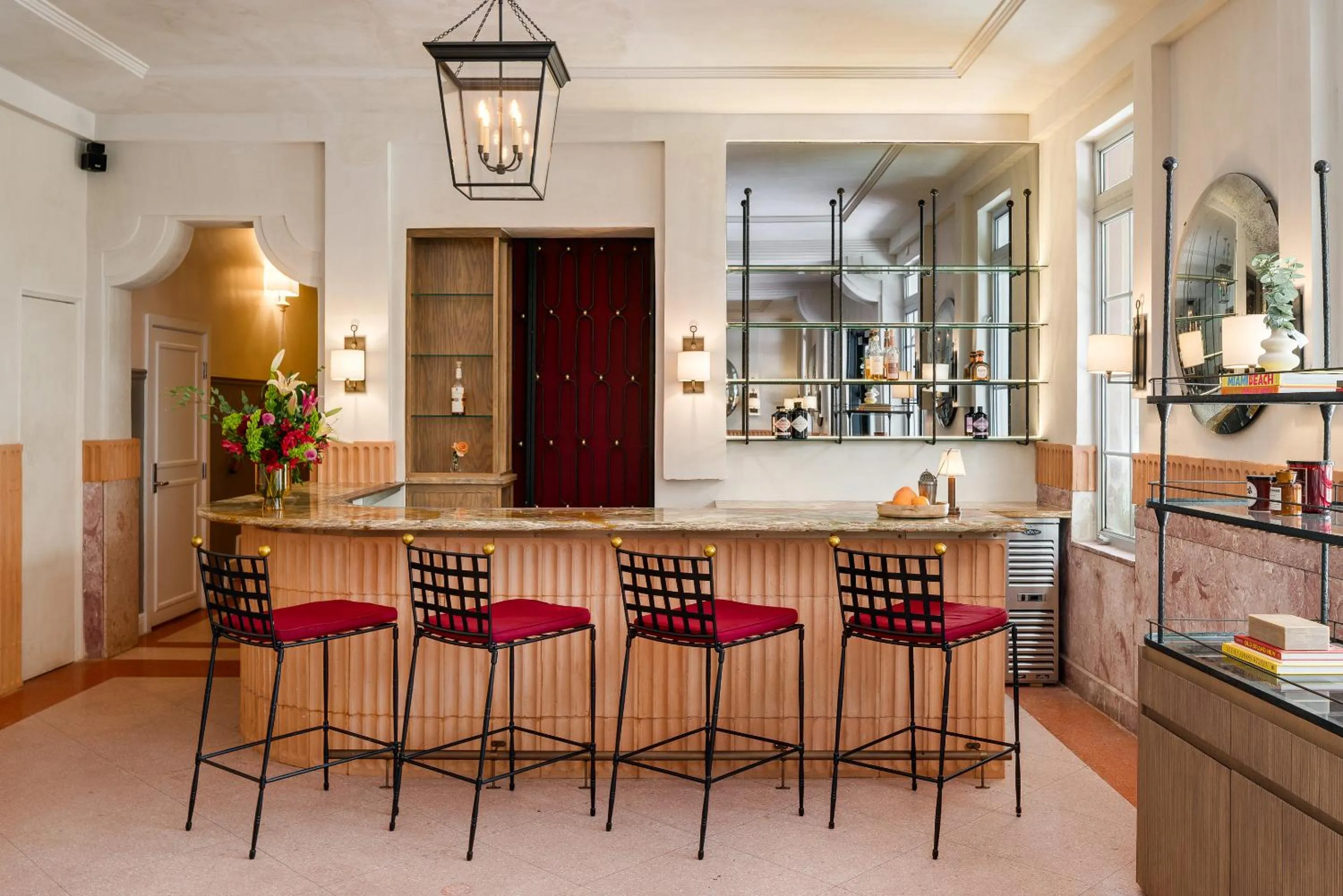 Lounge or bar in South Beach Hotel