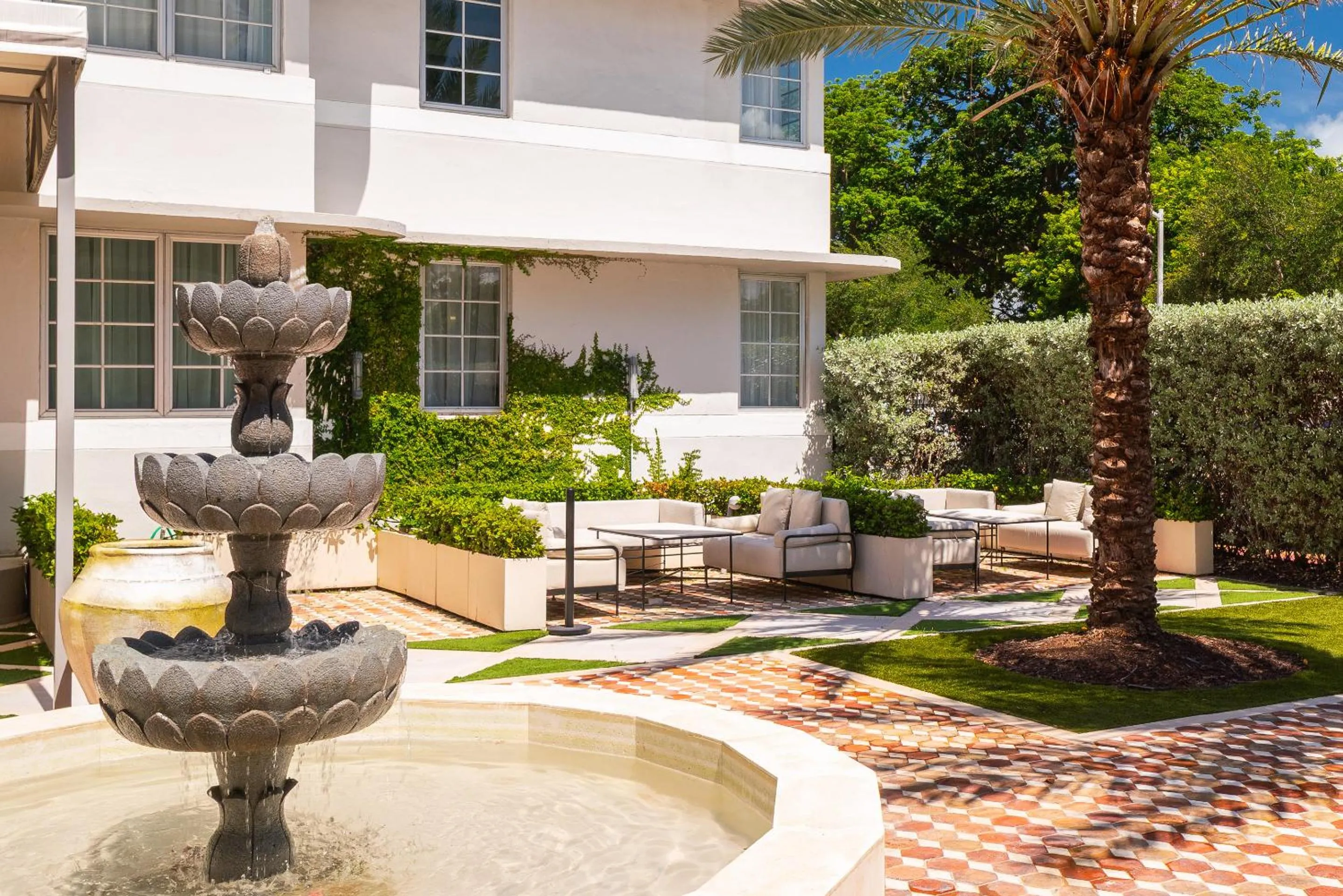 Area and facilities in South Beach Hotel