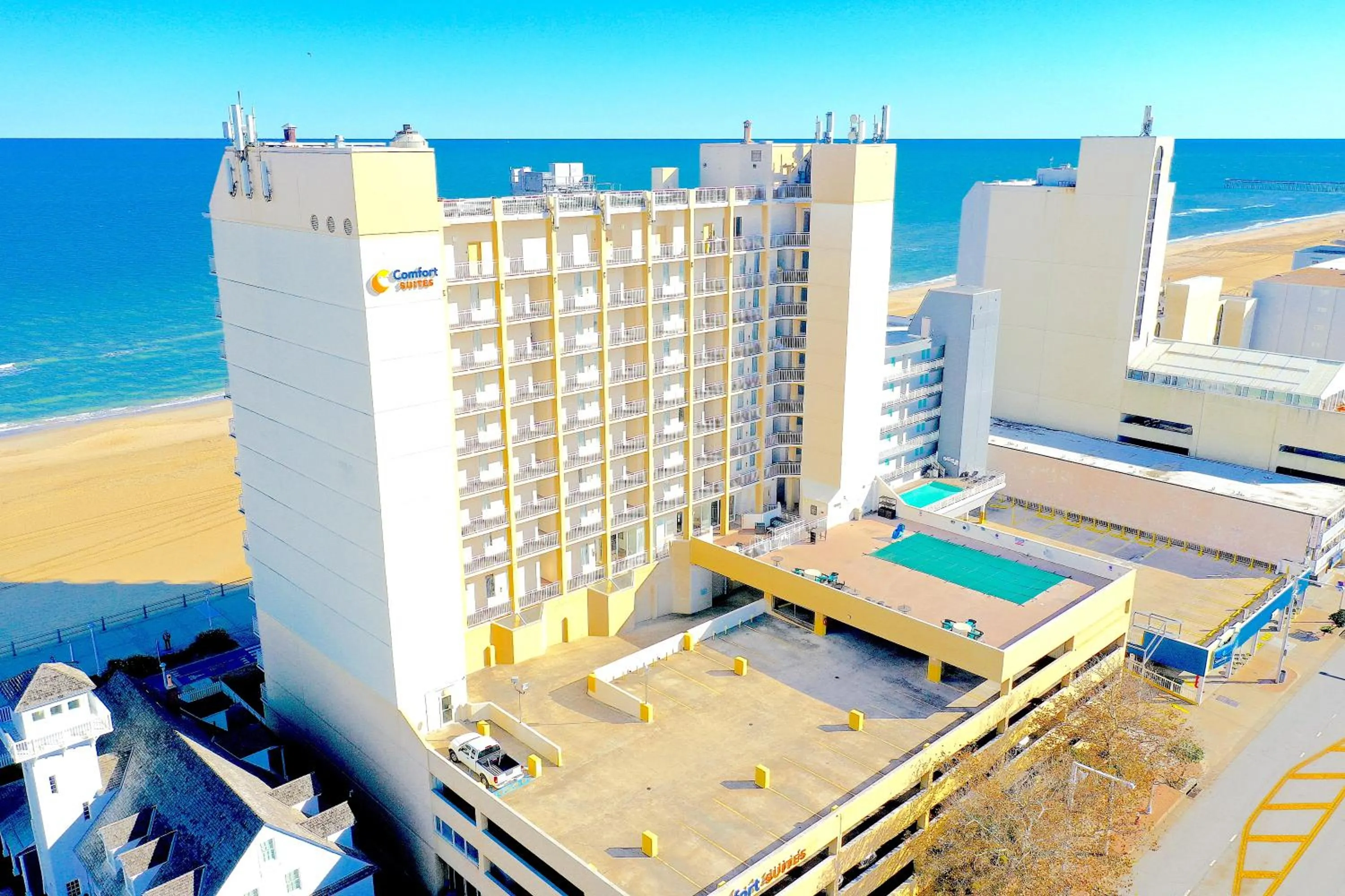 Property building in Comfort Suites Beachfront