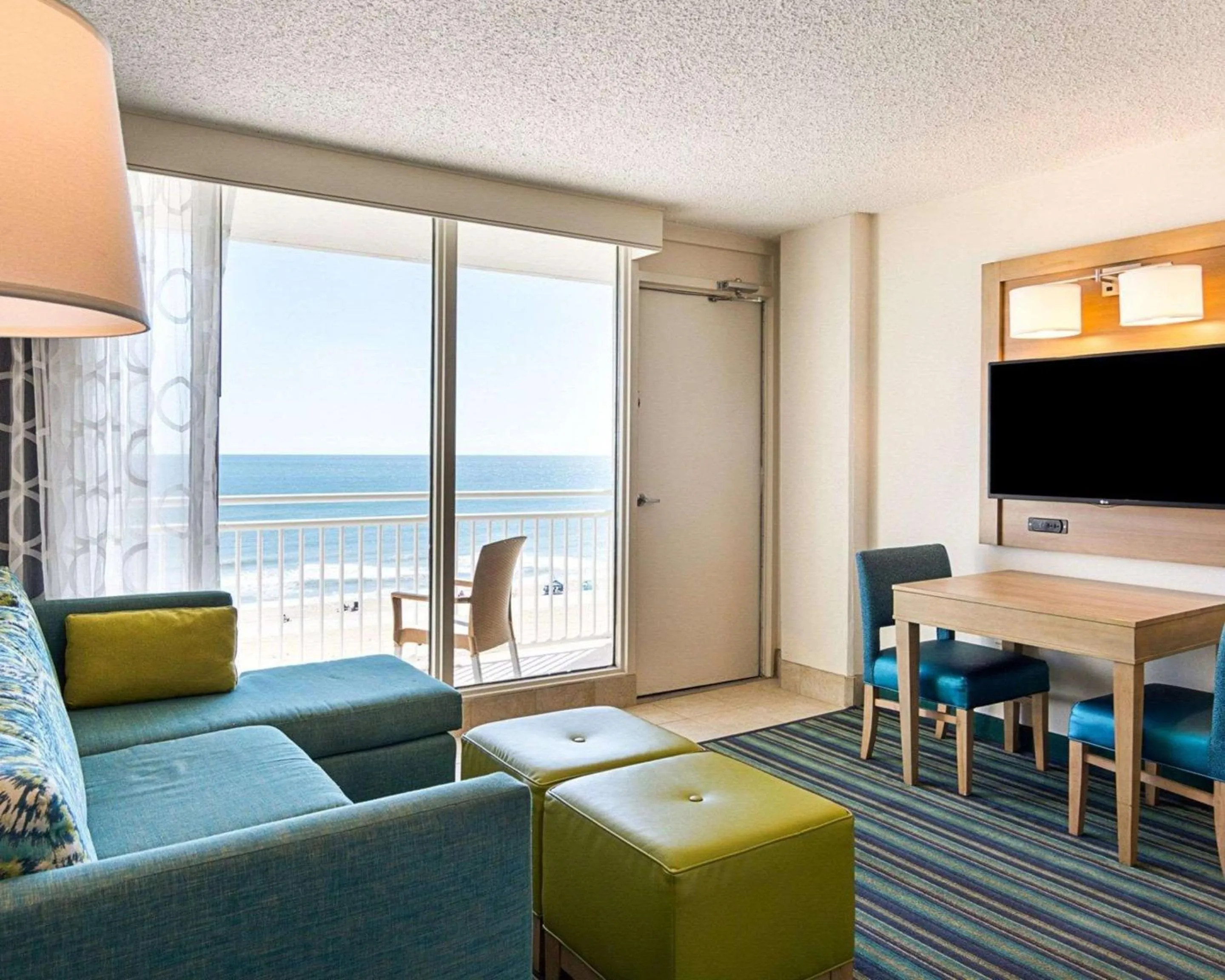 Photo of the whole room in Comfort Suites Beachfront