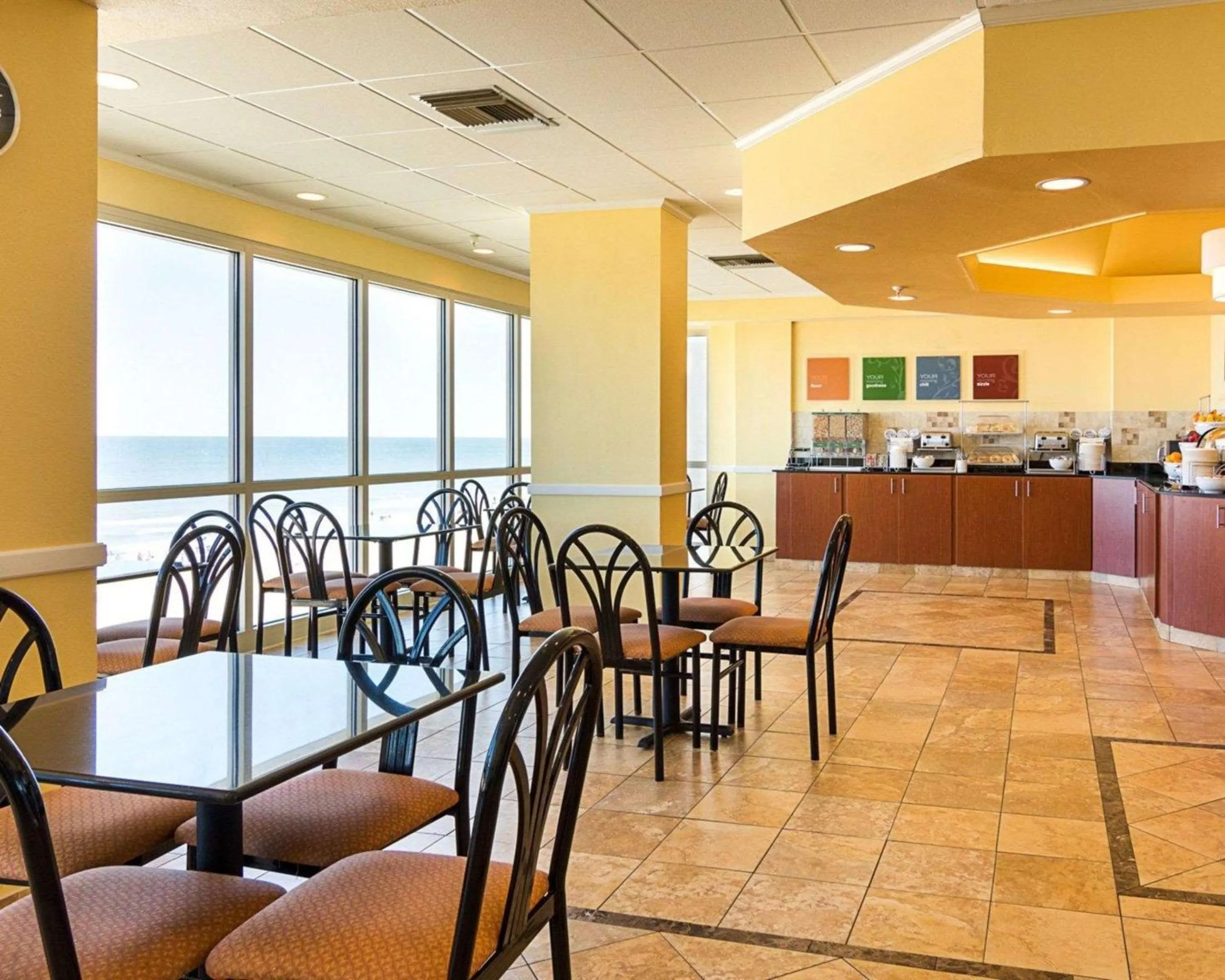 Restaurant/places to eat in Comfort Suites Beachfront