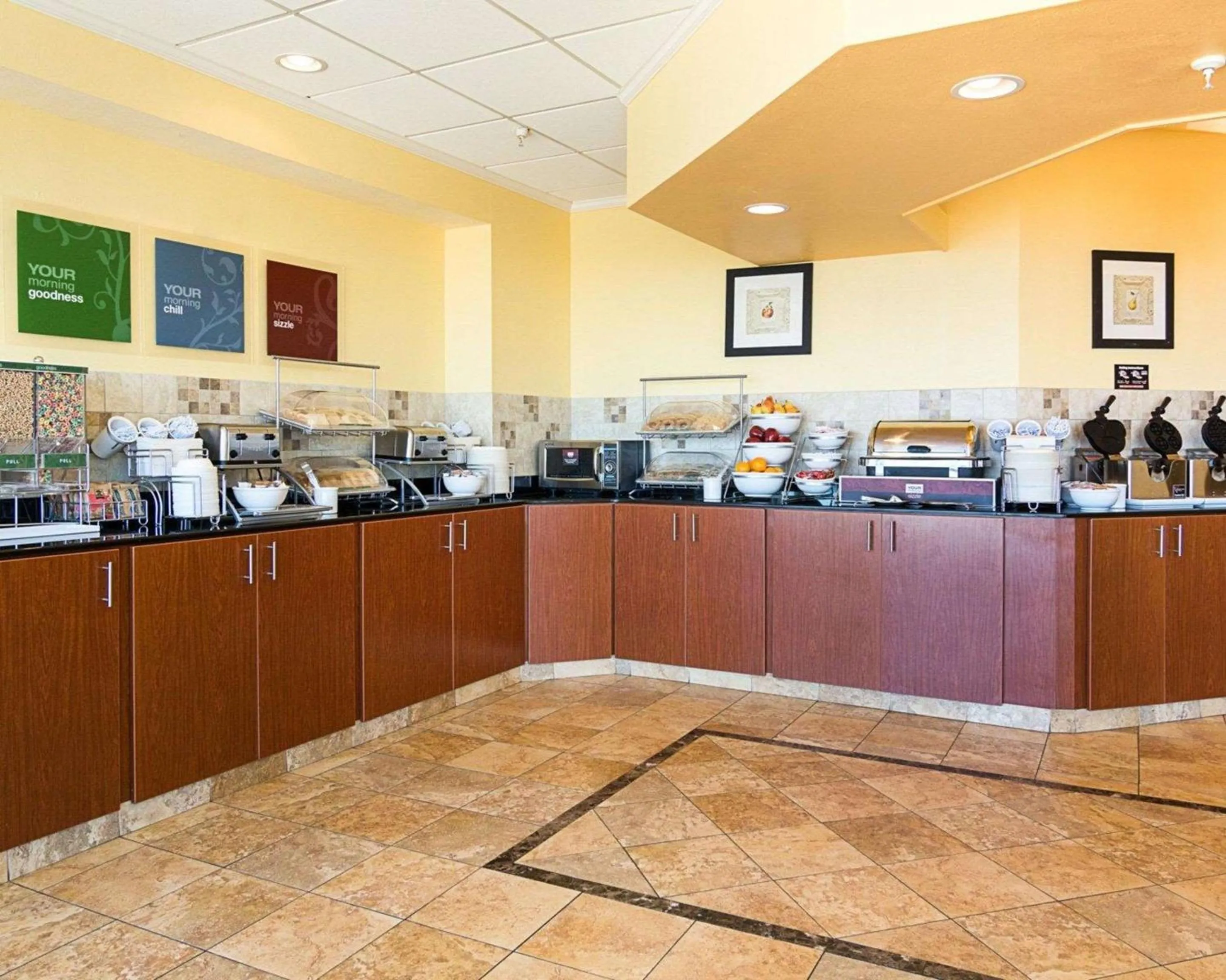 Restaurant/places to eat in Comfort Suites Beachfront