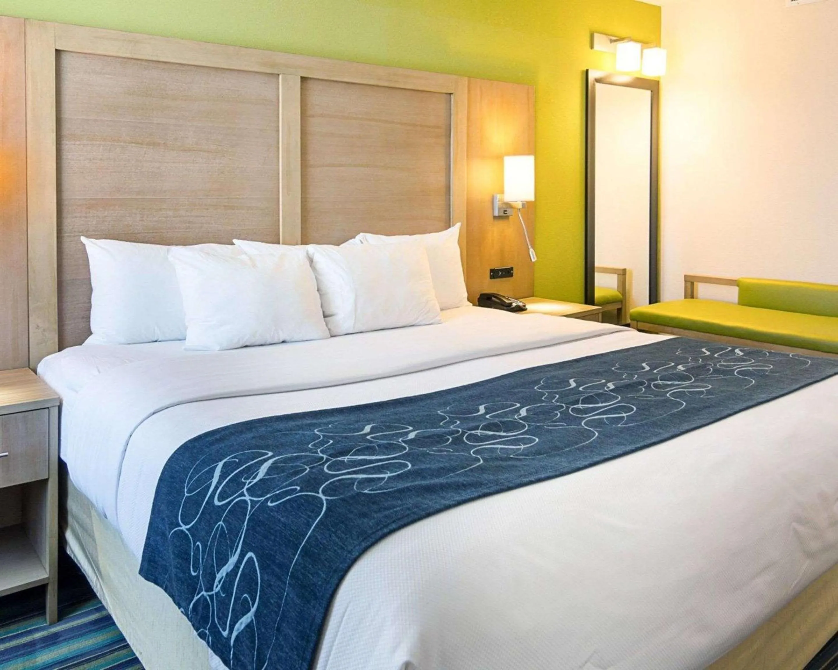 Photo of the whole room, Bed in Comfort Suites Beachfront