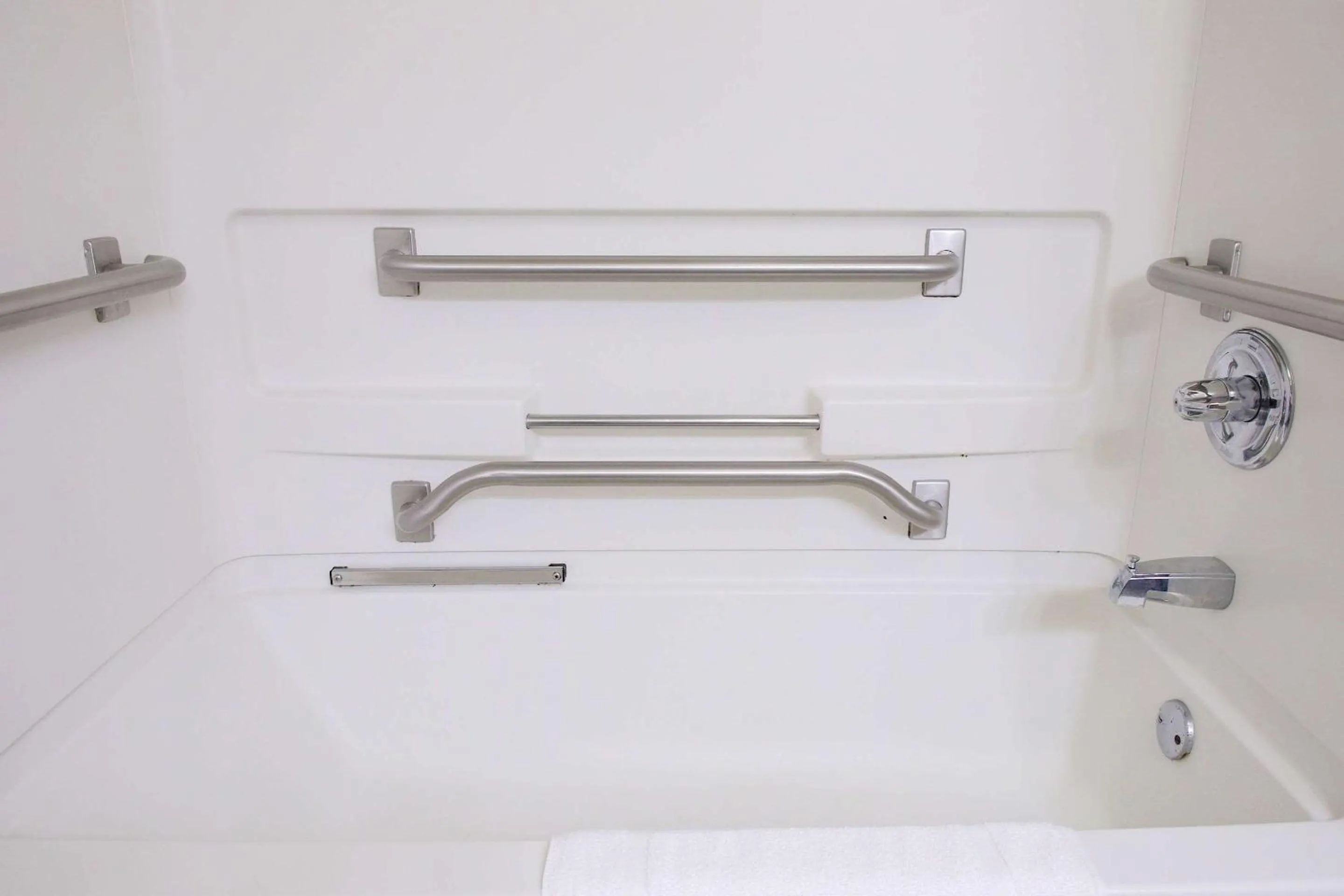 Bedroom in Country Inn & Suites by Radisson, Alpharetta, GA