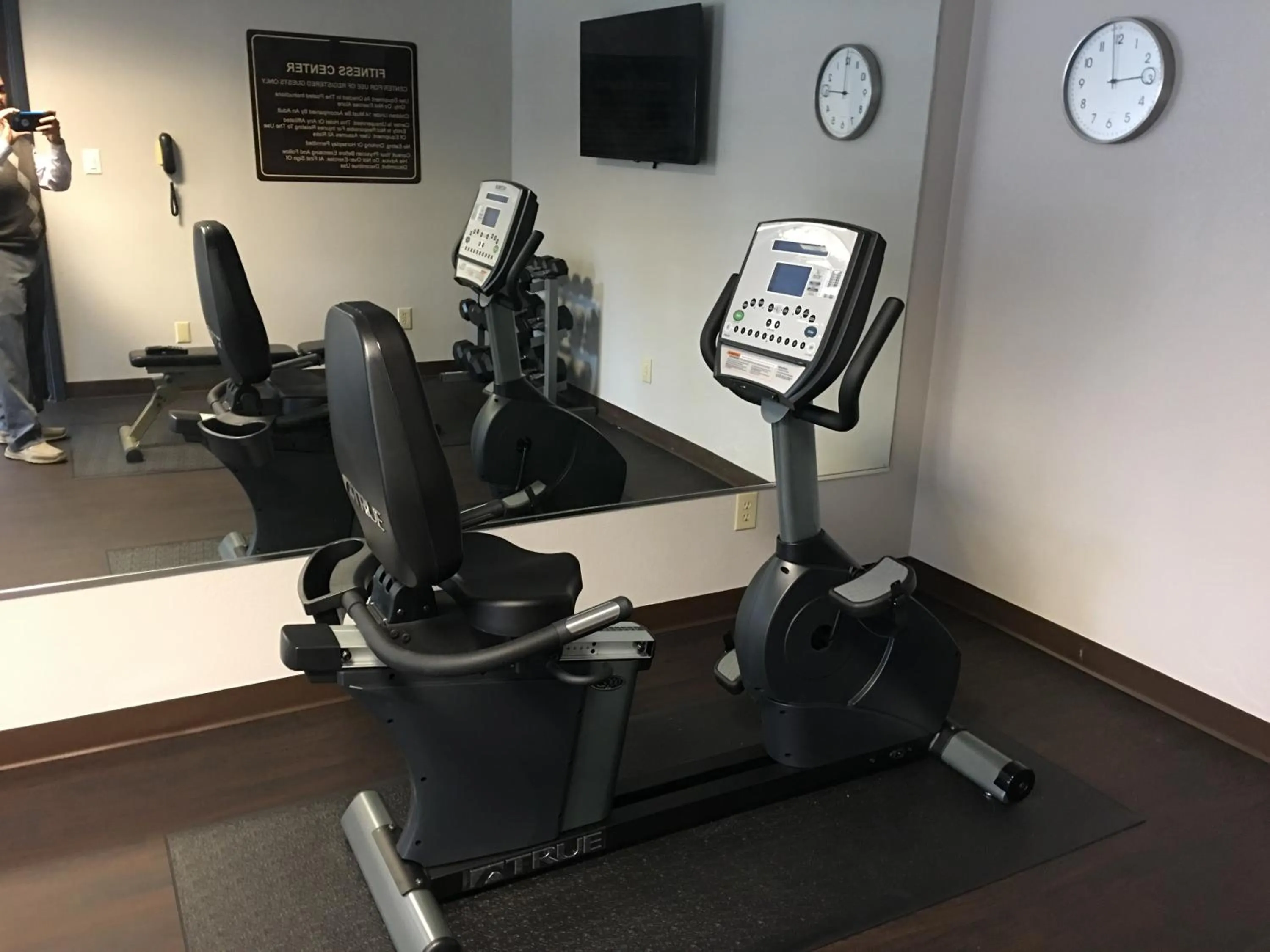 Fitness centre/facilities in Country Inn & Suites by Radisson, Alpharetta, GA