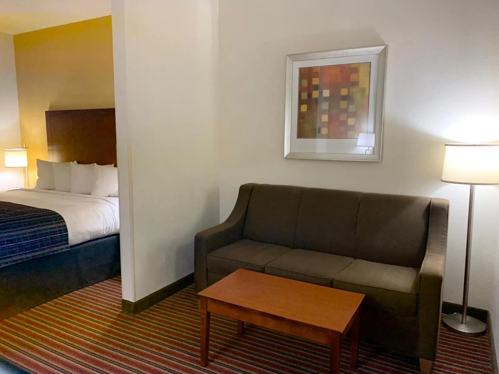 Seating area, Bed in Country Inn & Suites by Radisson, Alpharetta, GA