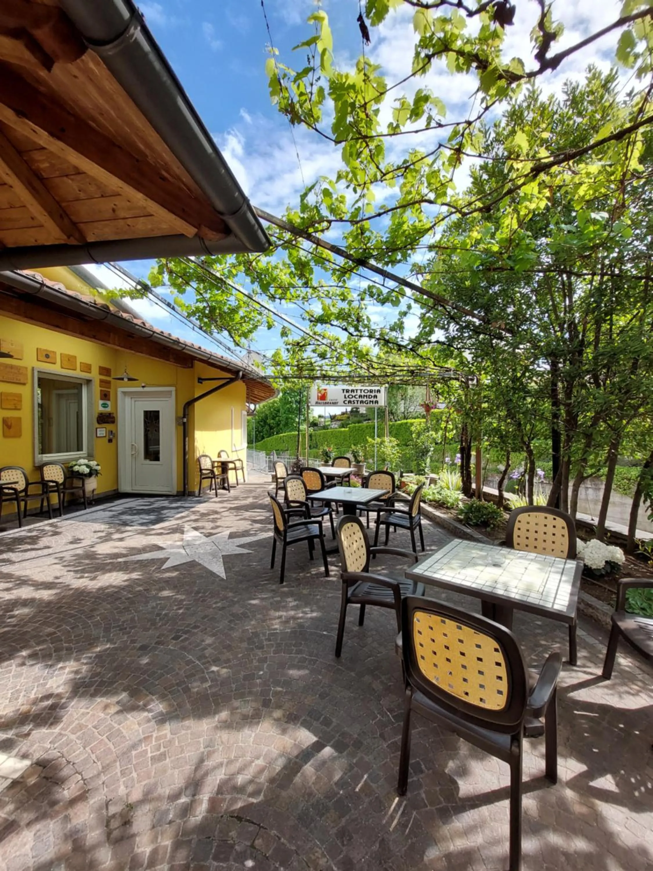 Facade/entrance in Locanda Castagna