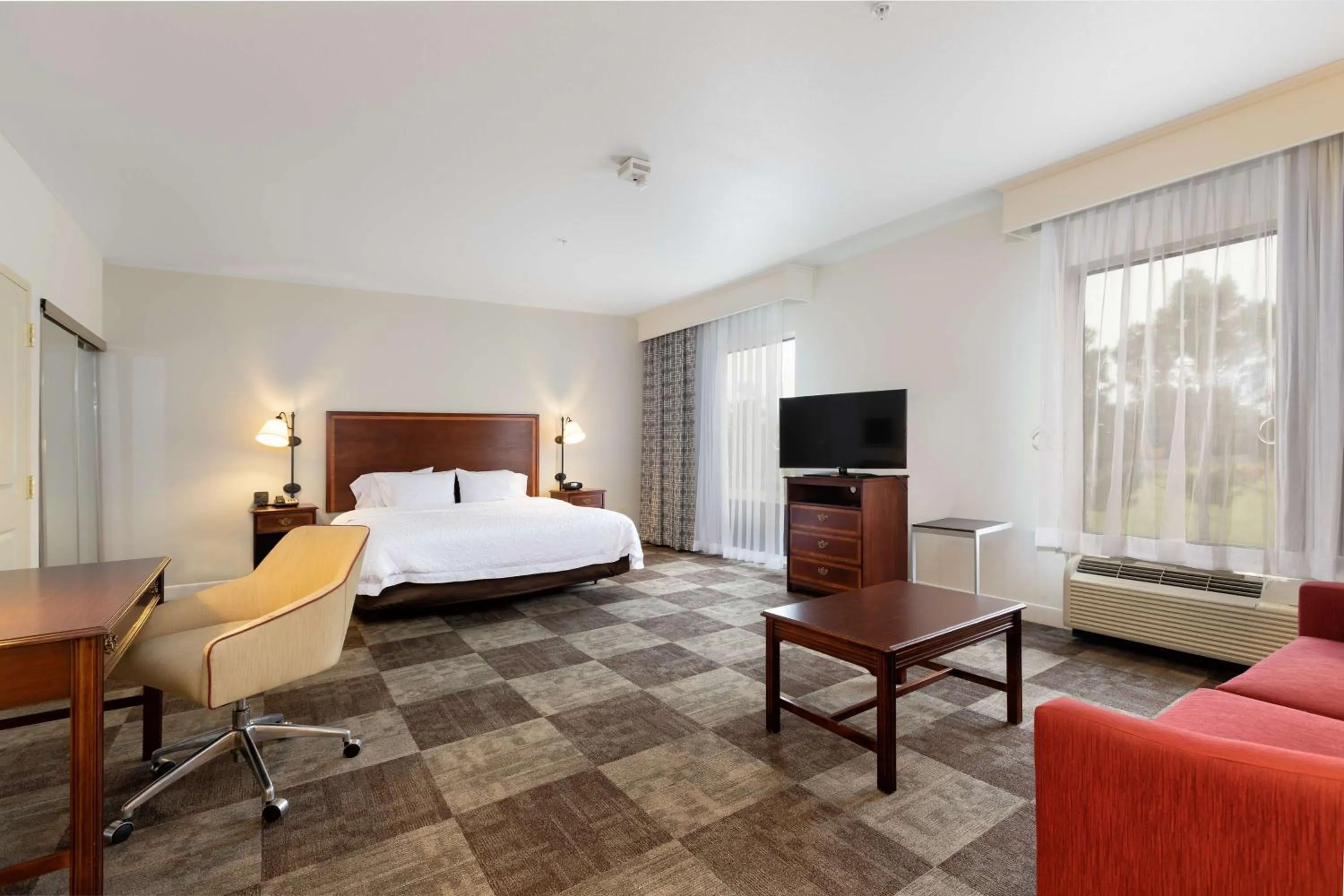 Bedroom, Bed in Hampton Inn & Suites Baton Rouge - I-10 East