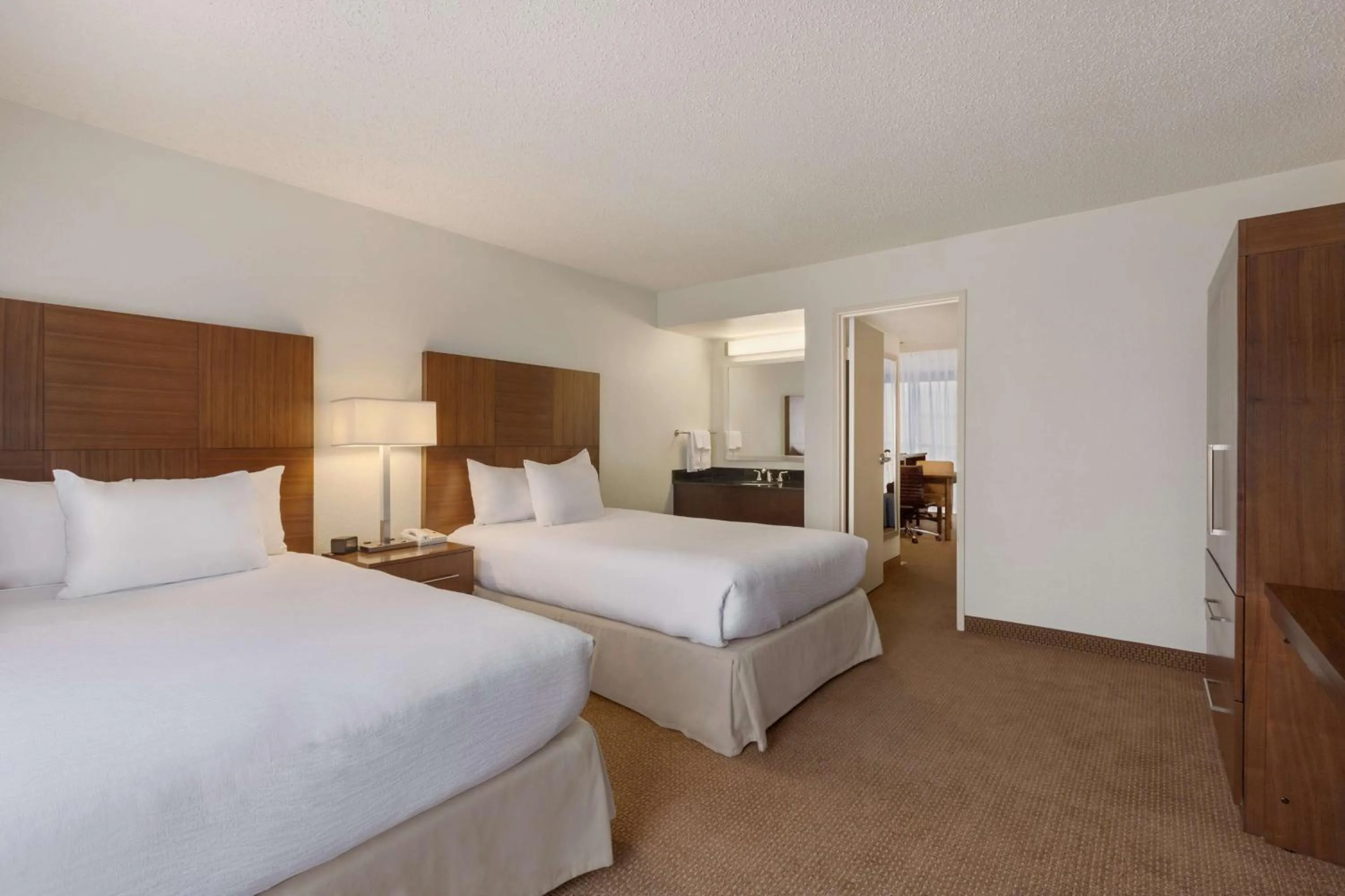 Bed in Embassy Suites Baton Rouge