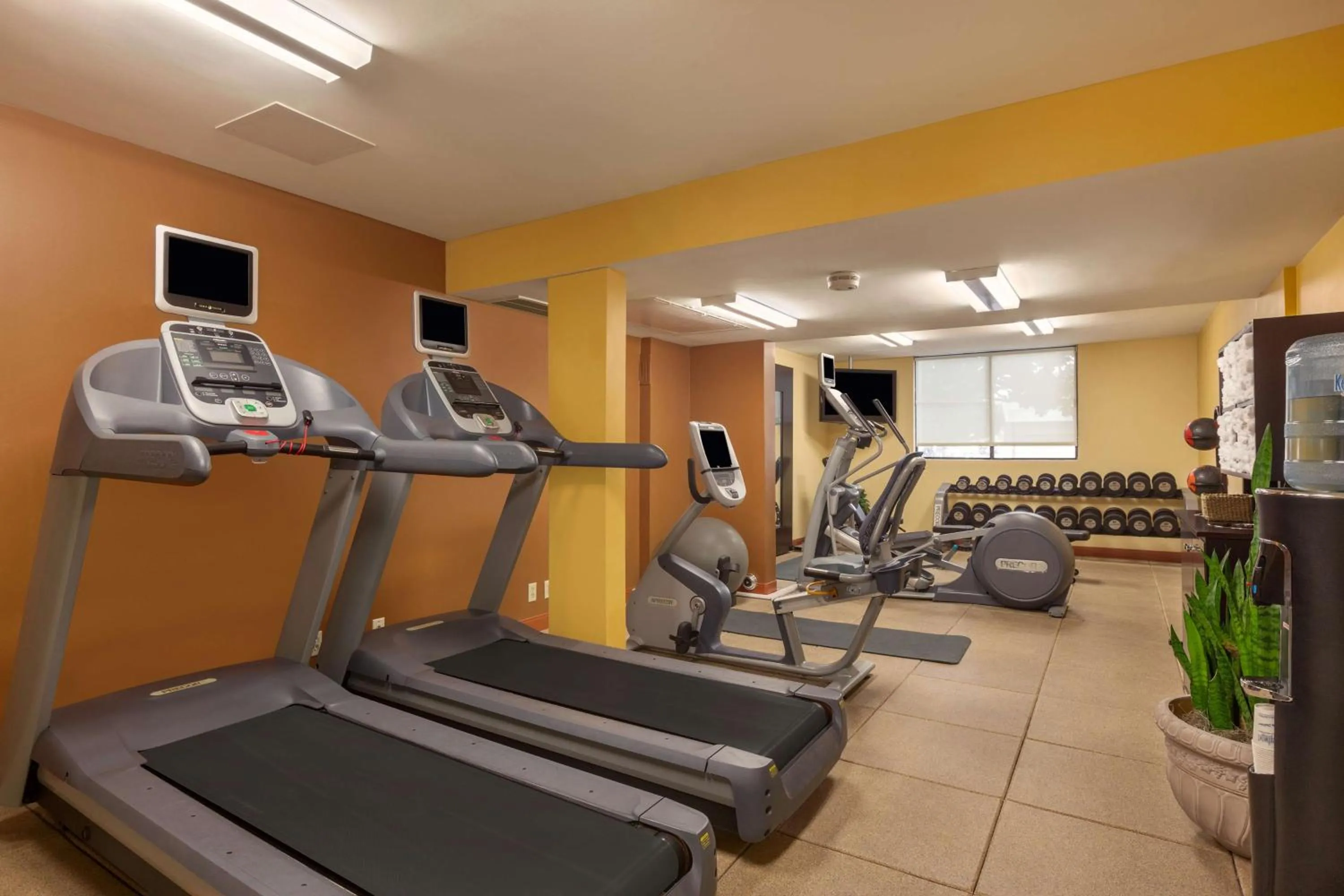 Fitness centre/facilities in Embassy Suites Baton Rouge