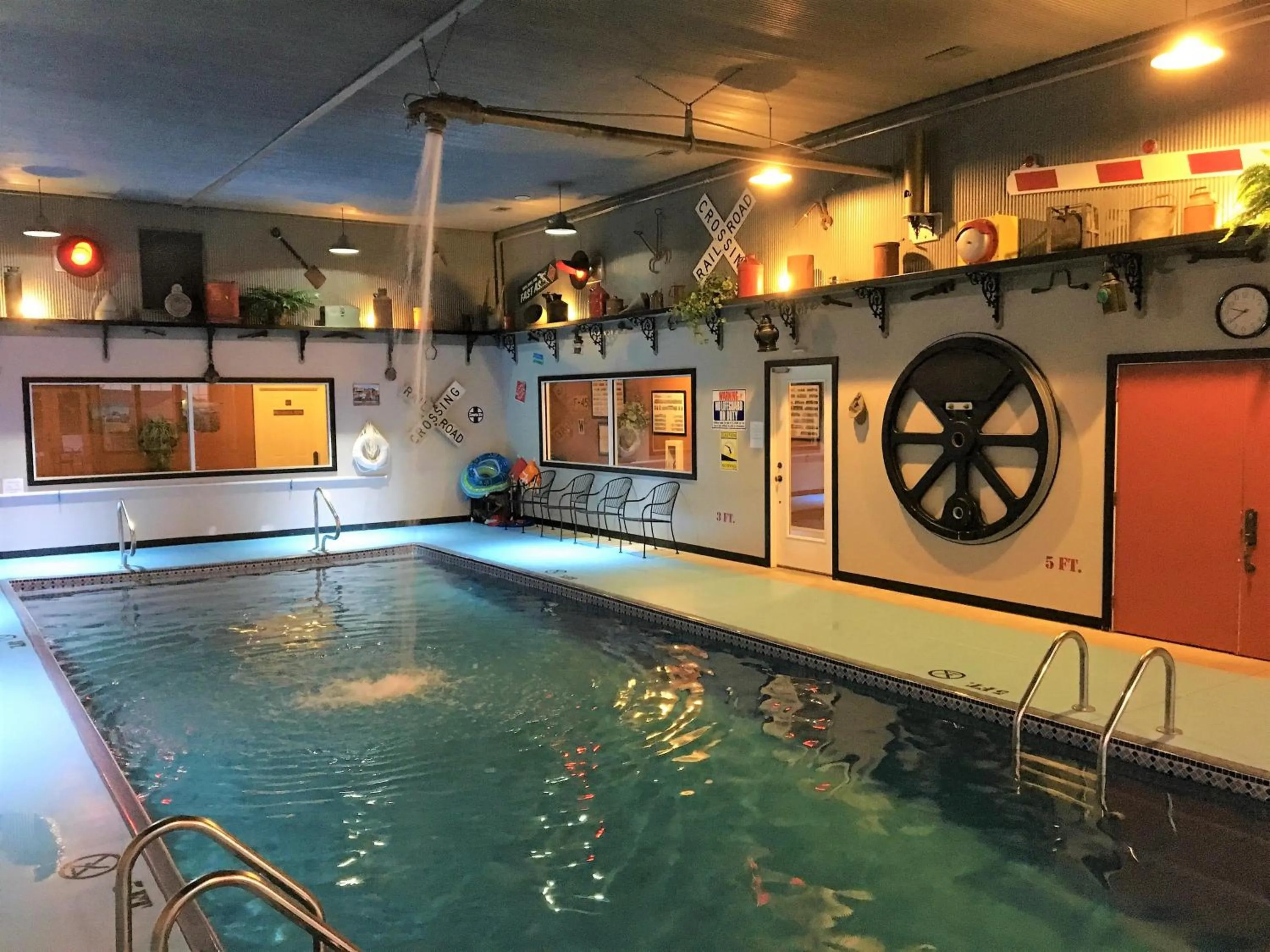 Swimming pool in Depot Inn & Suites