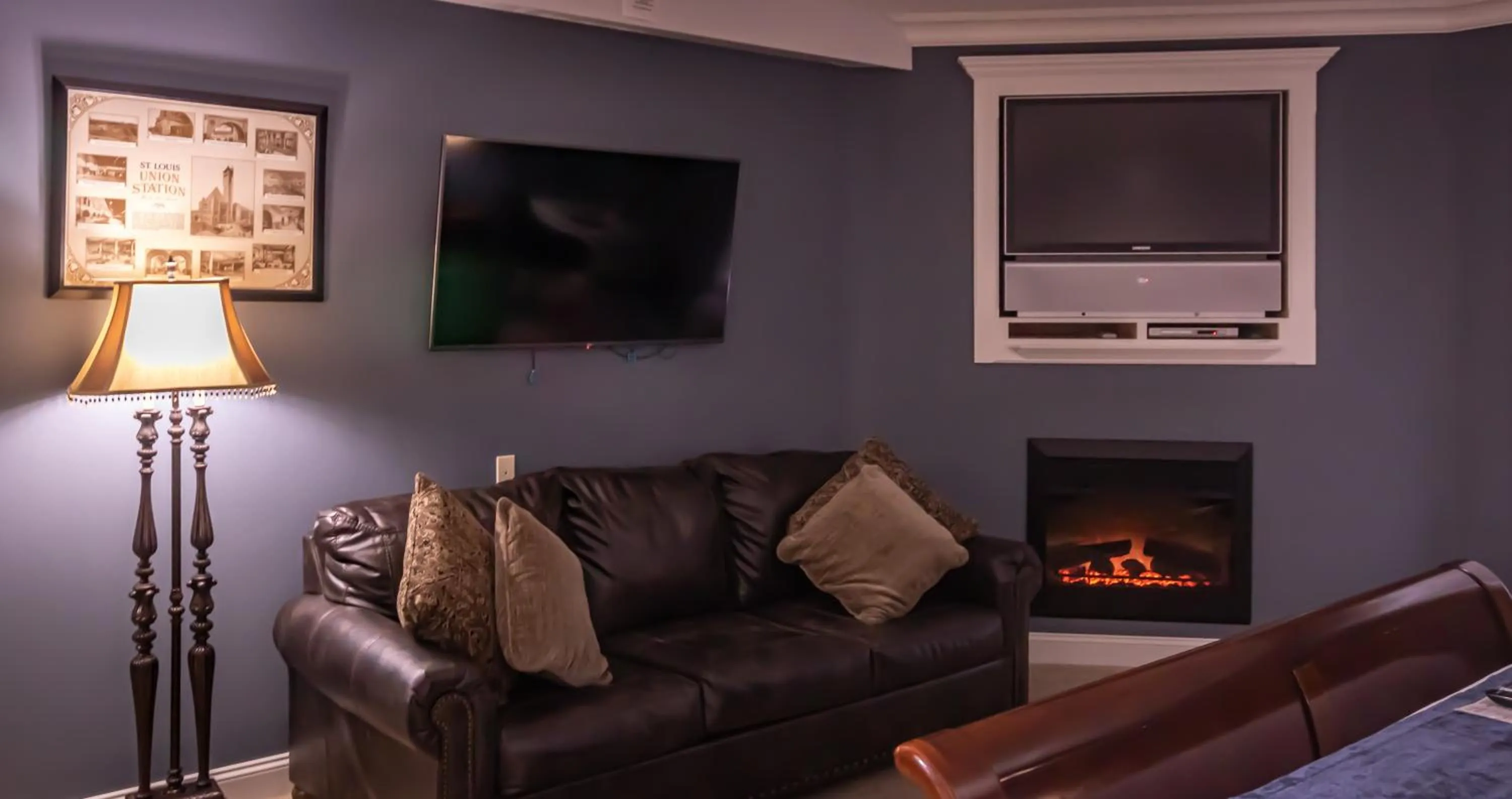 TV and multimedia in Depot Inn & Suites