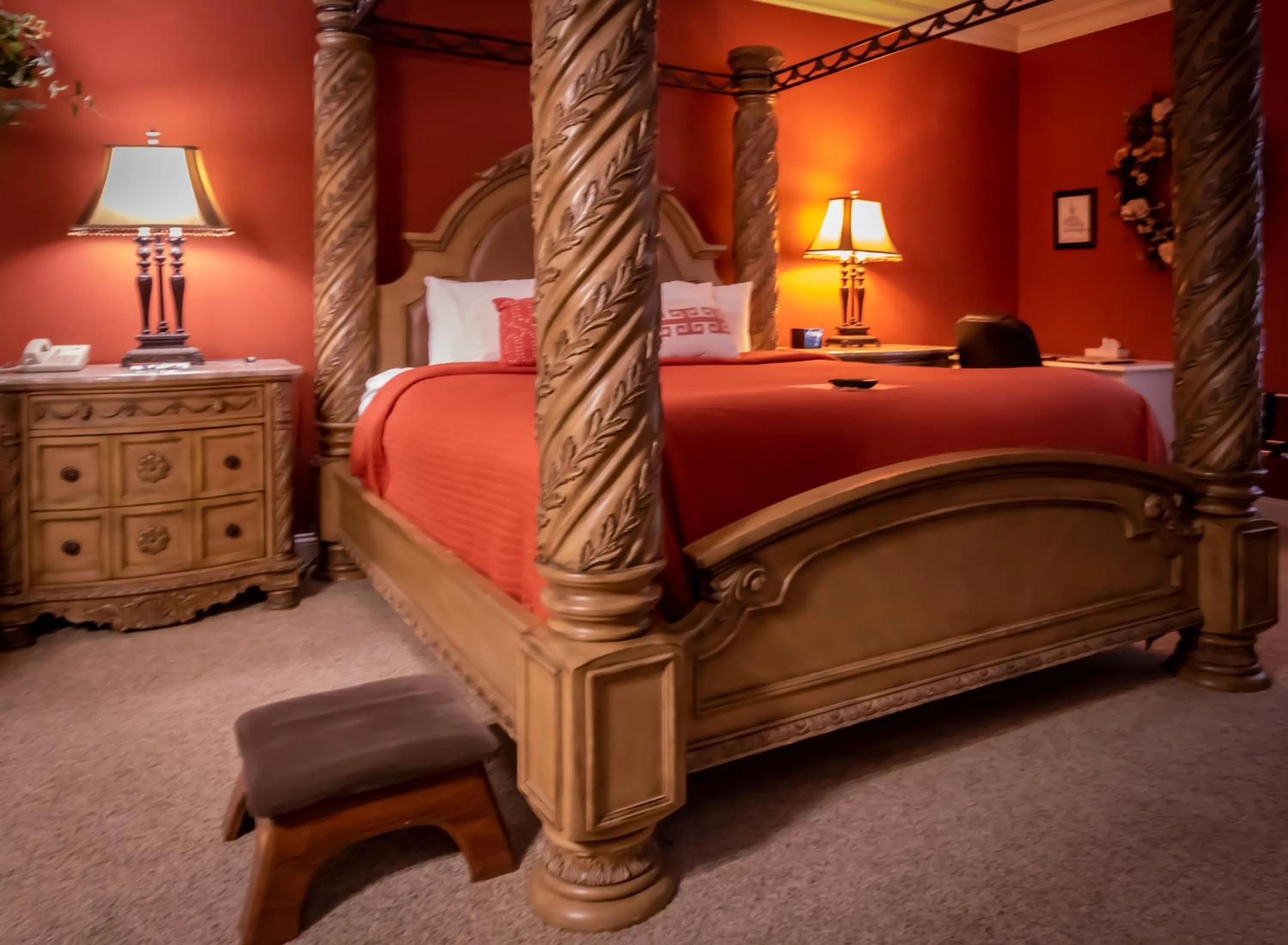 Bed in Depot Inn & Suites