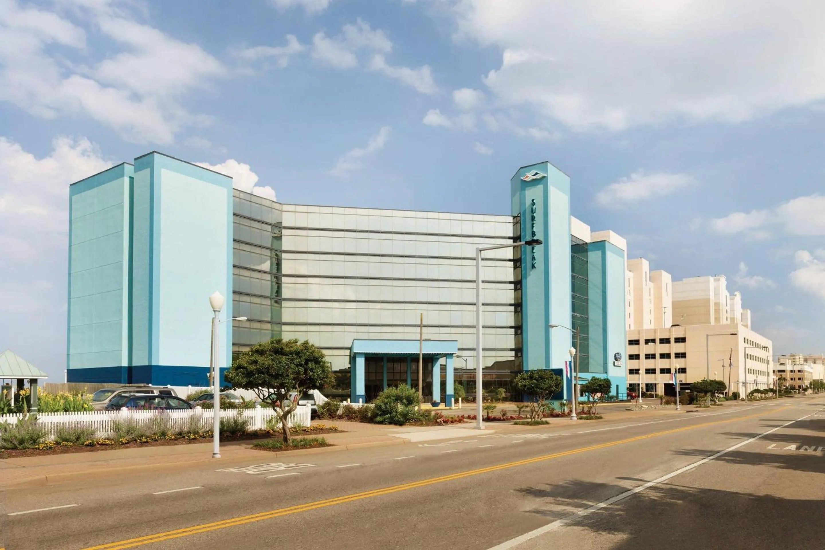 Property building in Surfbreak Virginia Beach Oceanfront, an Ascend Collection Hotel